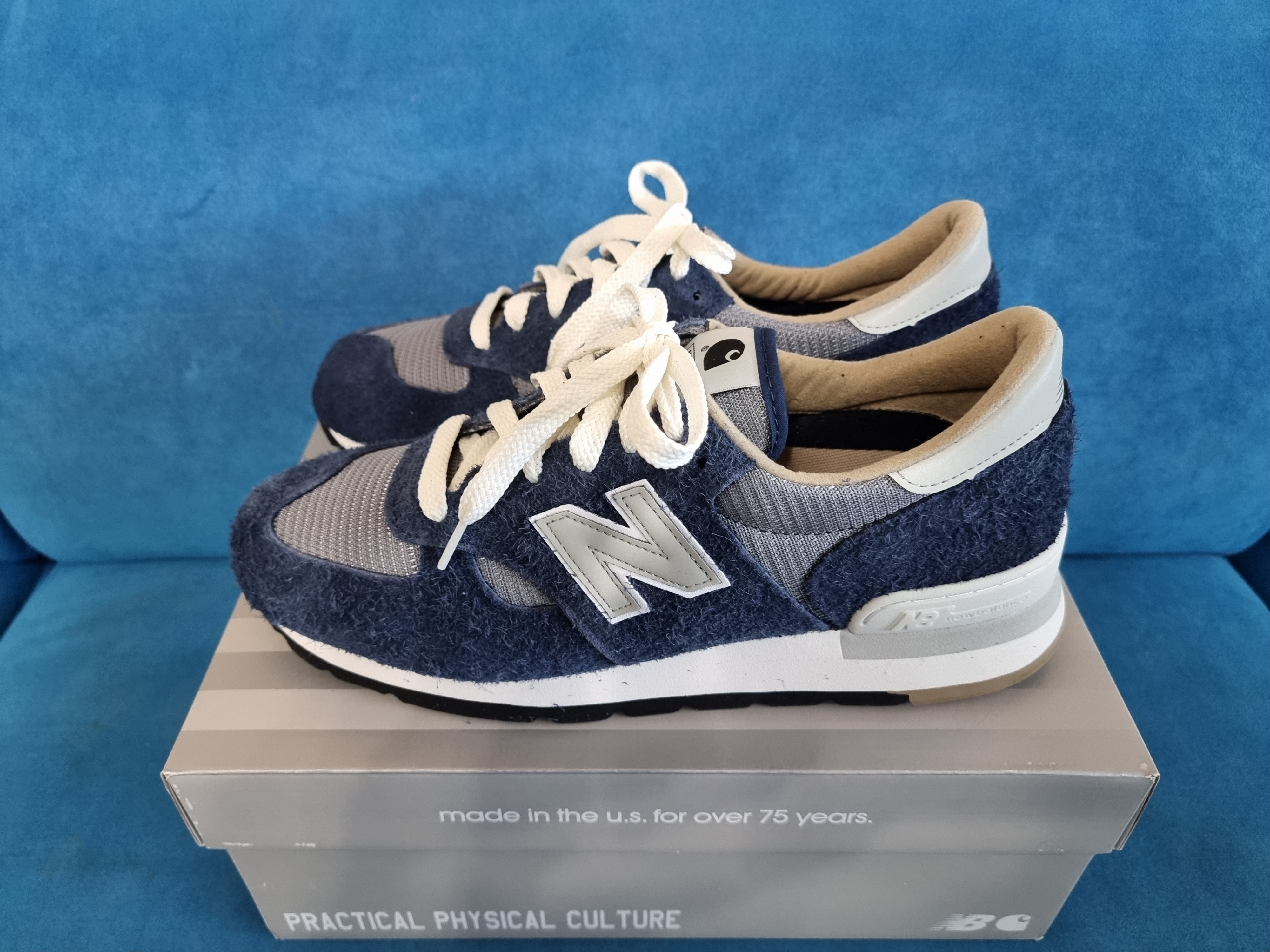 New Balance x Carhartt WIP 990v1 Made in USA Sculpture Center 착용 스타일 - 1
