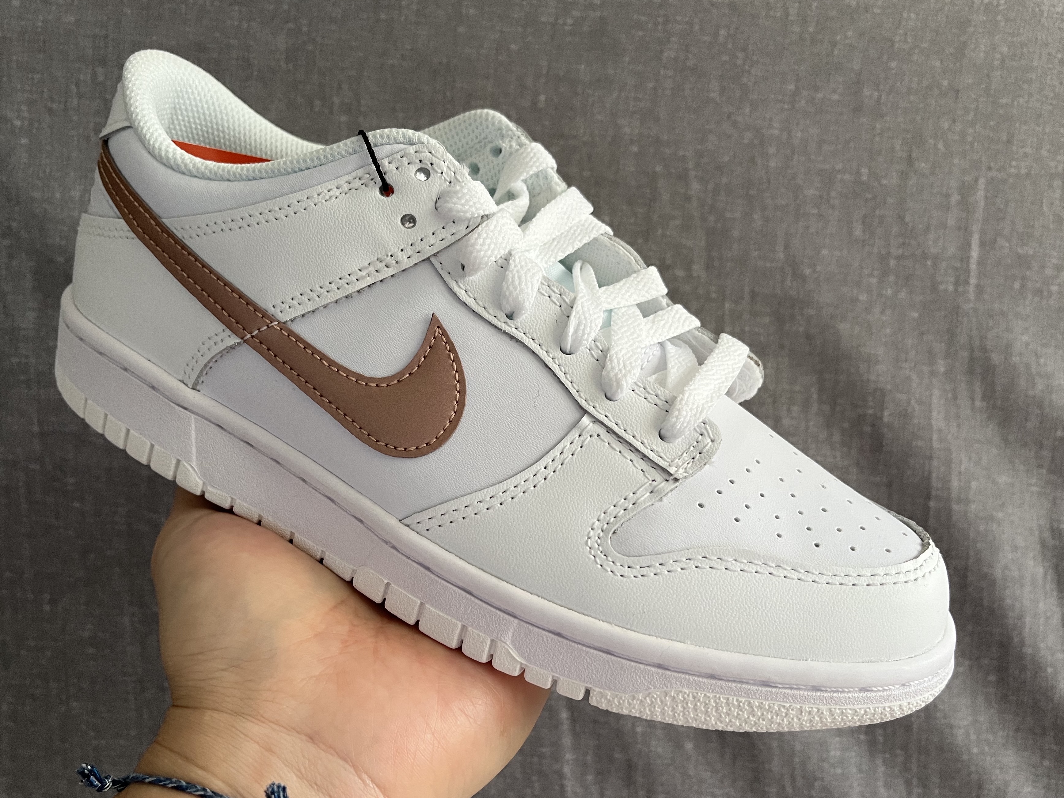 (GS) Nike Dunk Low White Rose Pink 착용 스타일 - 2