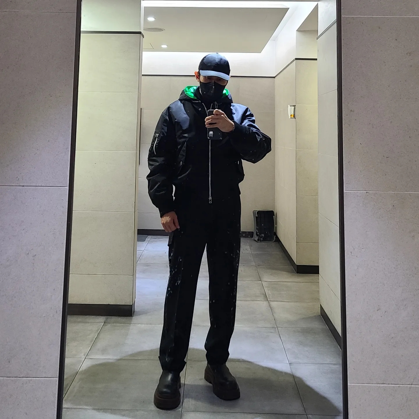 Bottega Veneta Nylon Gabardine Hooded Bomber Jacket Black 착용 스타일