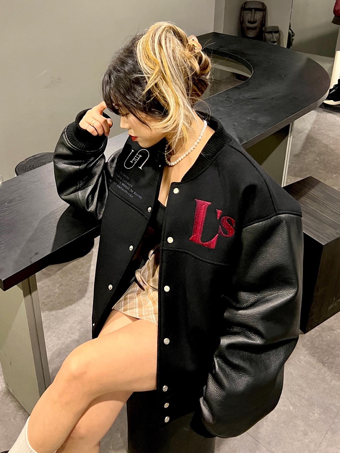 Undermycar Operation Chromite Kerberos Oversized Varsity Jacket Ox Blood - 22FW, Jordan 1 x Travis Scott x Fragment Retro High OG SP Military Blue 착용 스타일 - 2