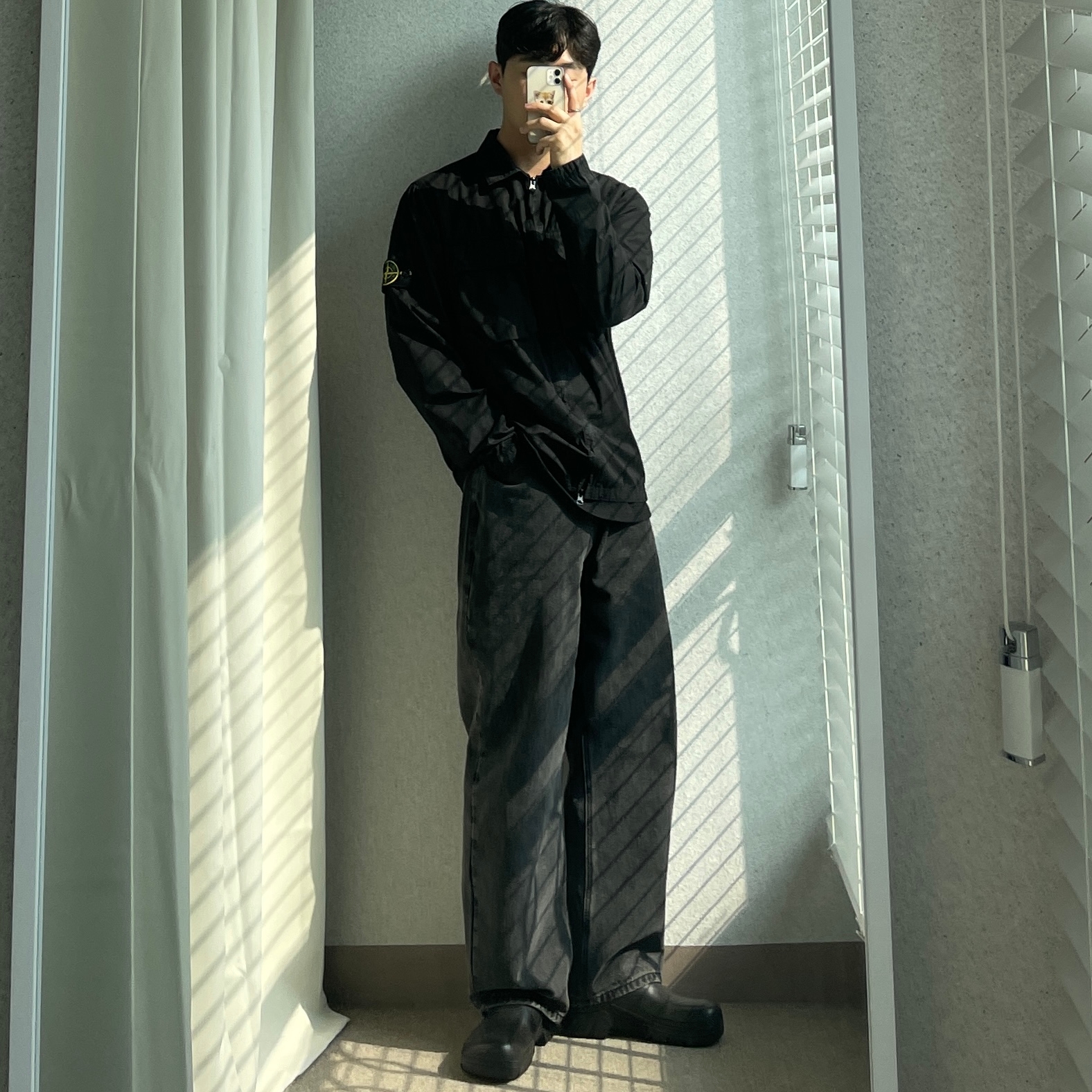 Stone Island 114WN T.CO+OLD Overshirt Black - 22SS, Birkenstock x Ader Error A630 Black 착용 스타일 - 2