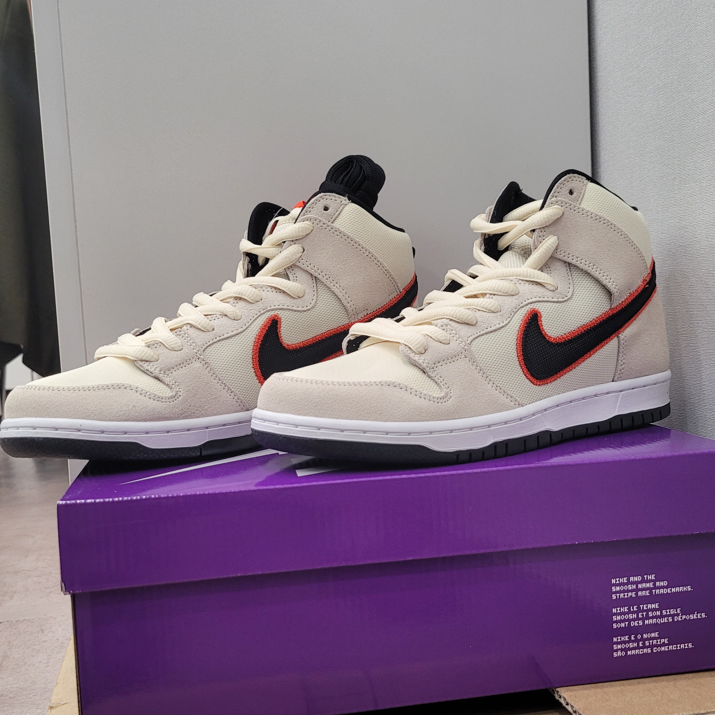 Nike SB Dunk High Pro PRM Coconut Milk and Black 착용 스타일 - 2