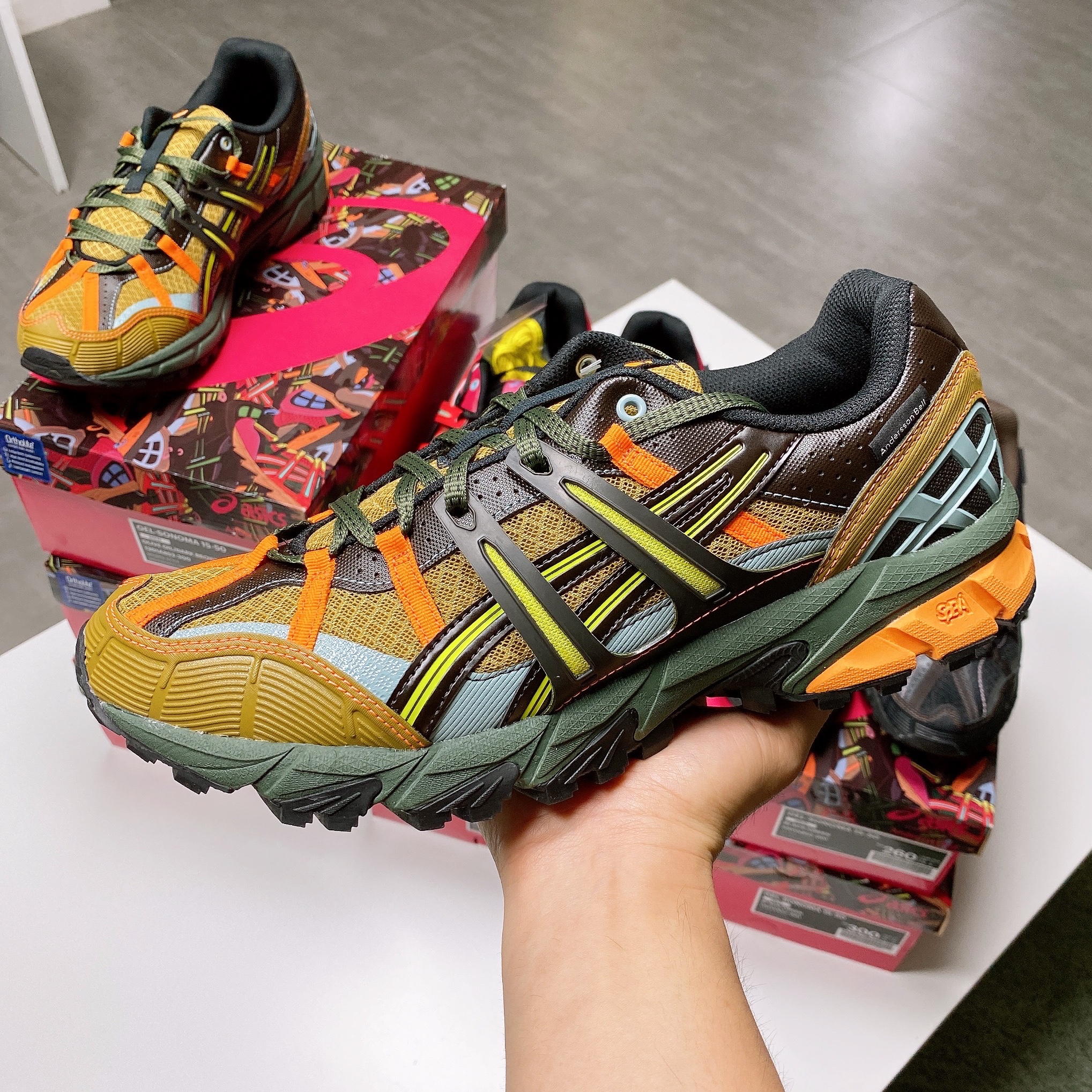 Asics x Andersson Bell Gel-Sonoma 15-50 Black Green, Asics x Andersson Bell Gel-Sonoma 15-50 Bright Rose Evergreen 착용 스타일 - 3