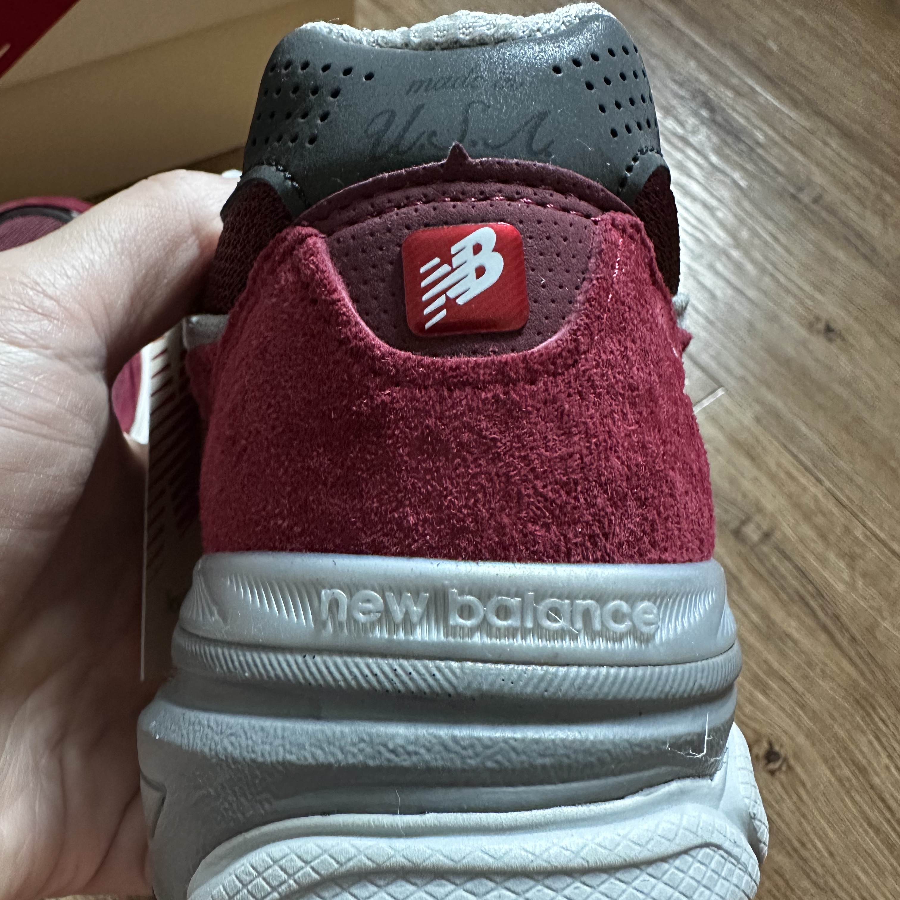 New Balance 990v3 Made in USA Scarlet Marblehead 착용 스타일 - 2