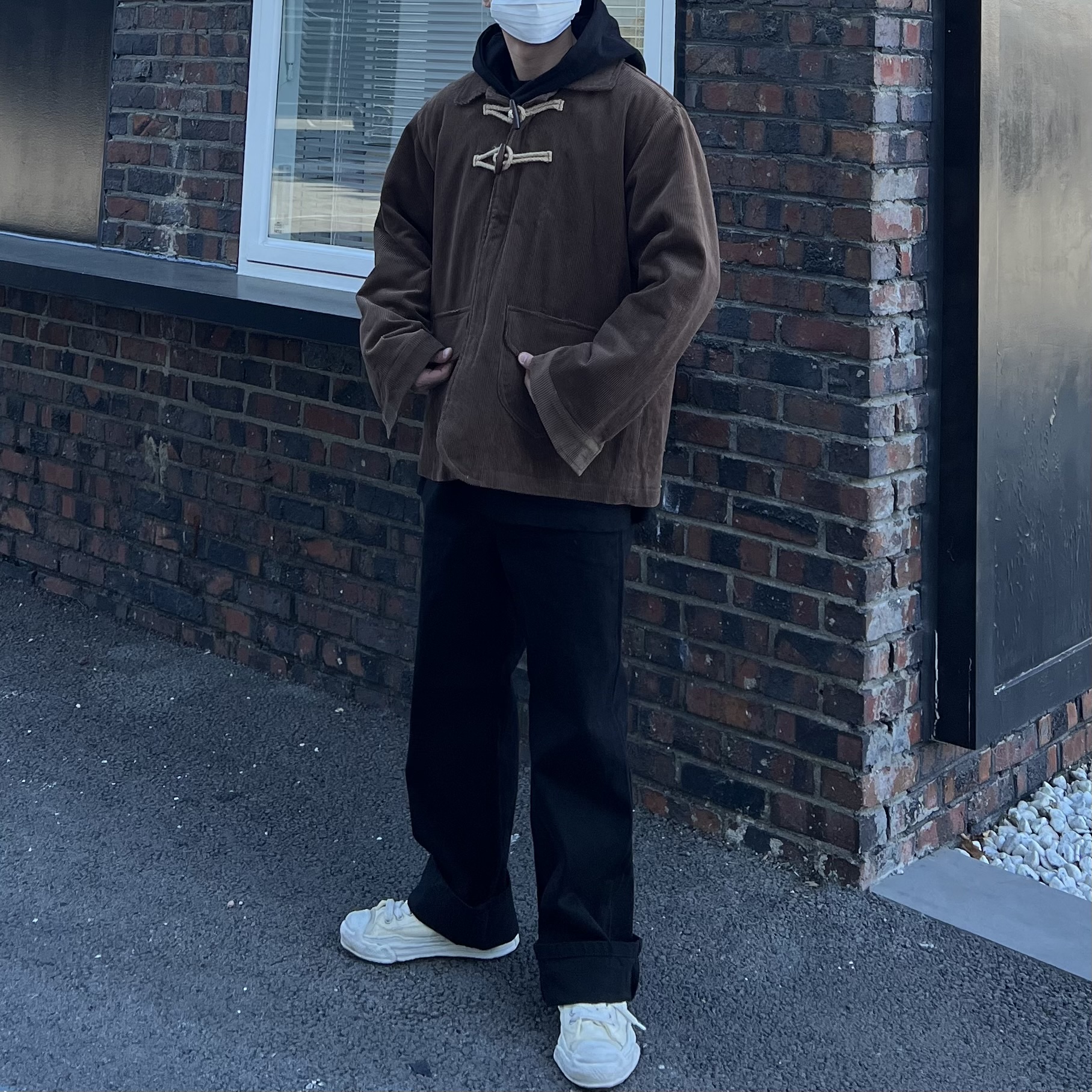 Maison Mihara Yasuhiro Hank OG Sole Over Dyed Lowcut Sneakers Beige 착용 스타일 - 2