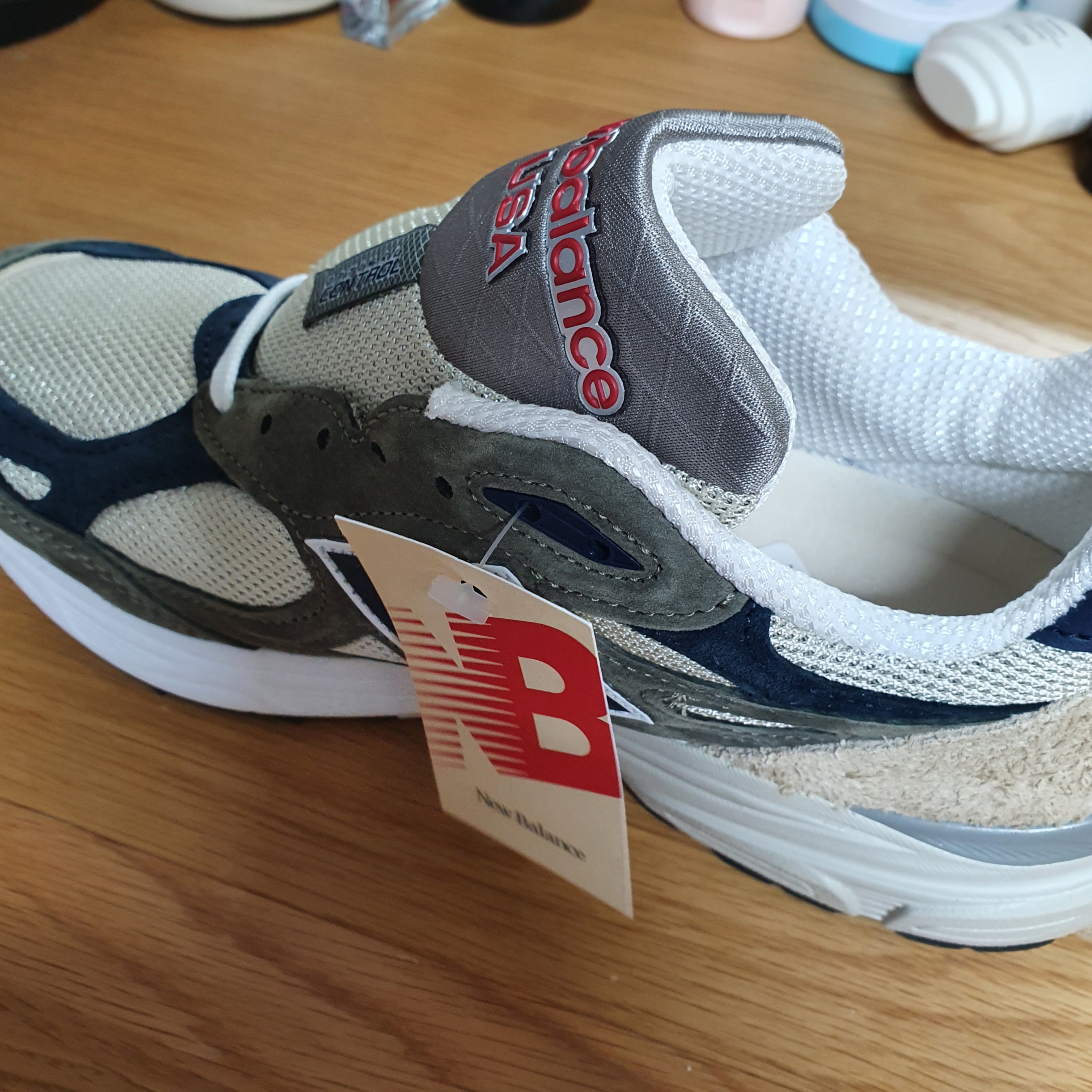 New Balance 990v3 Made in USA Olive 착용 스타일