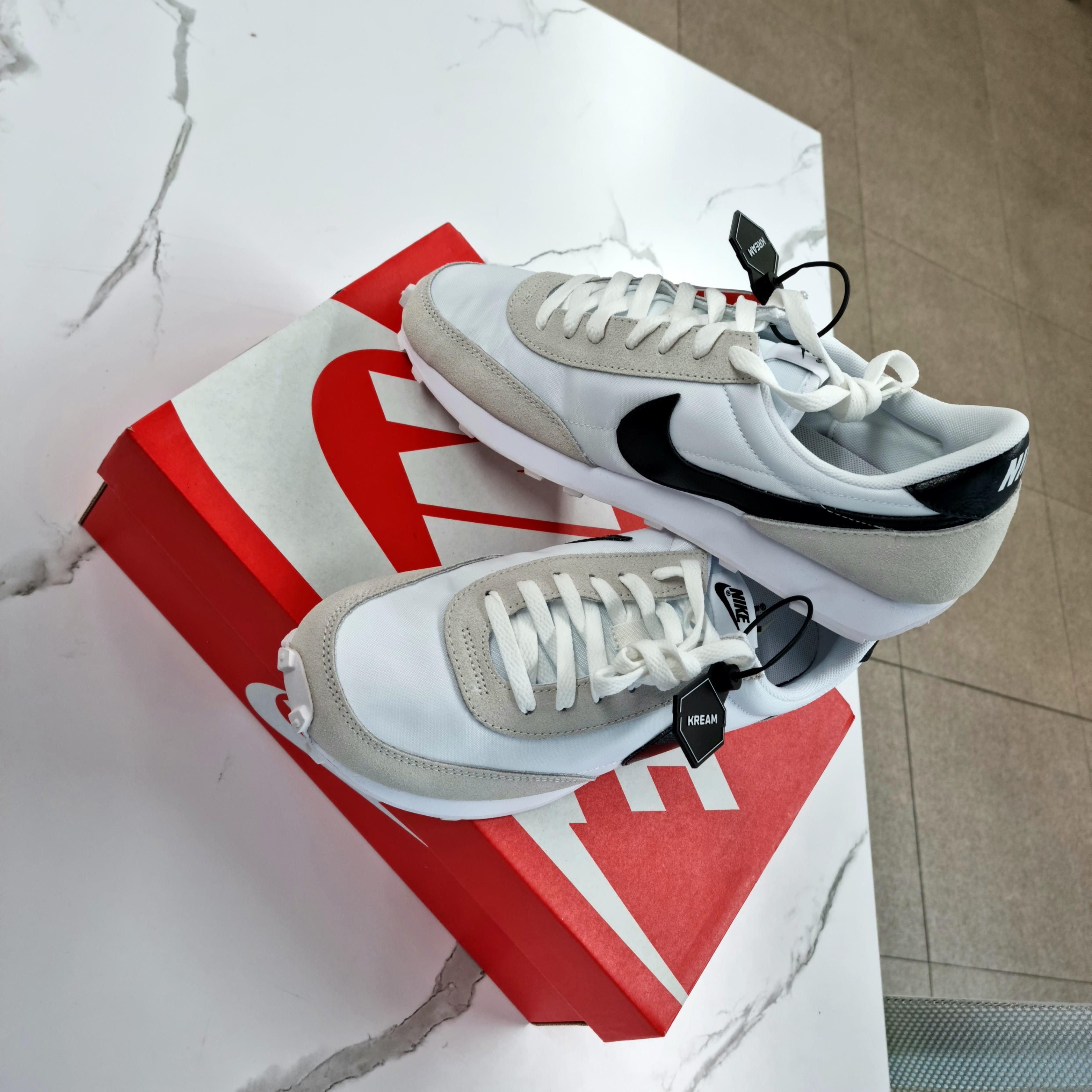 (W) Nike Daybreak Summit White Black 착용 스타일 - 2