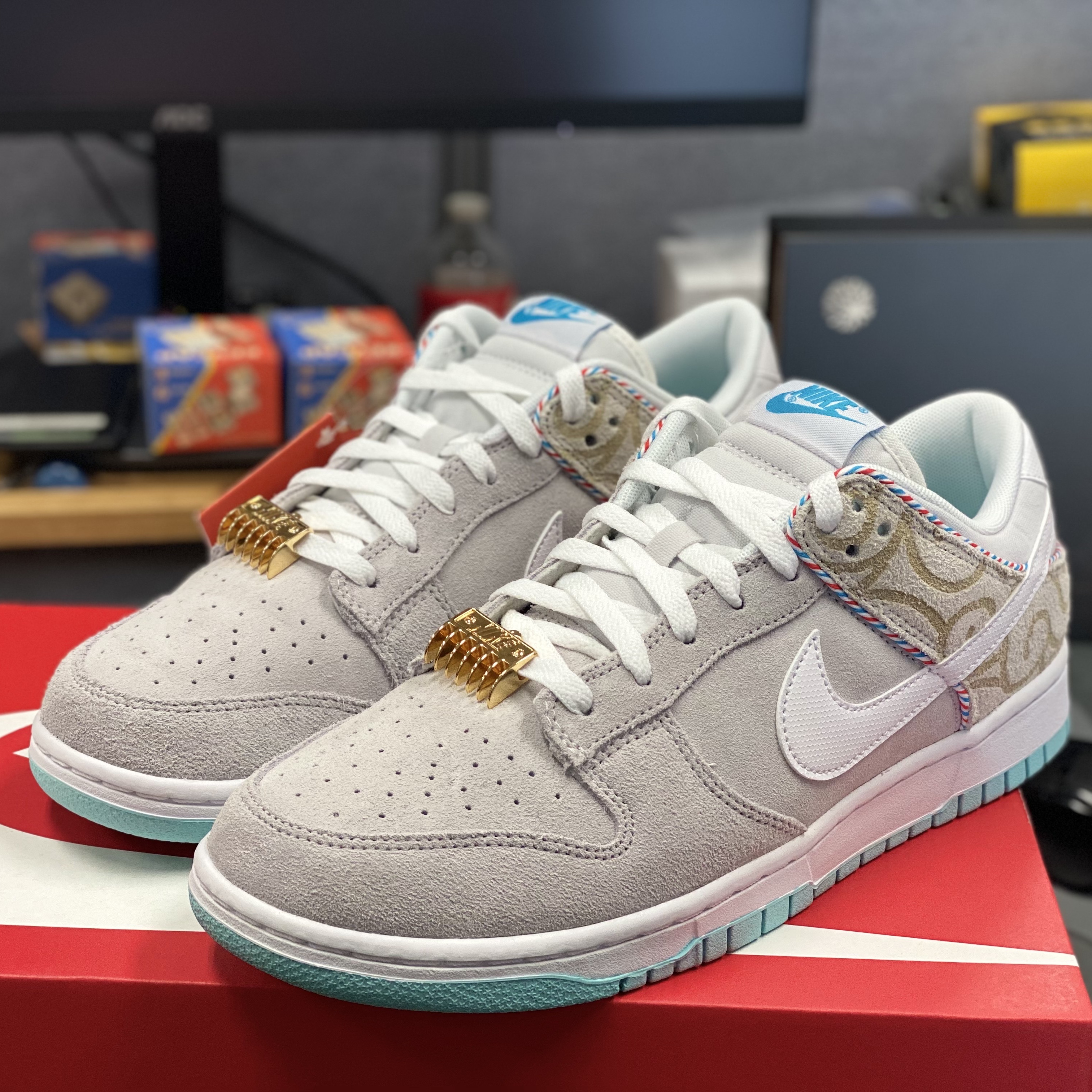 Nike Dunk Low Retro SE Barber Shop Grey 착용 스타일