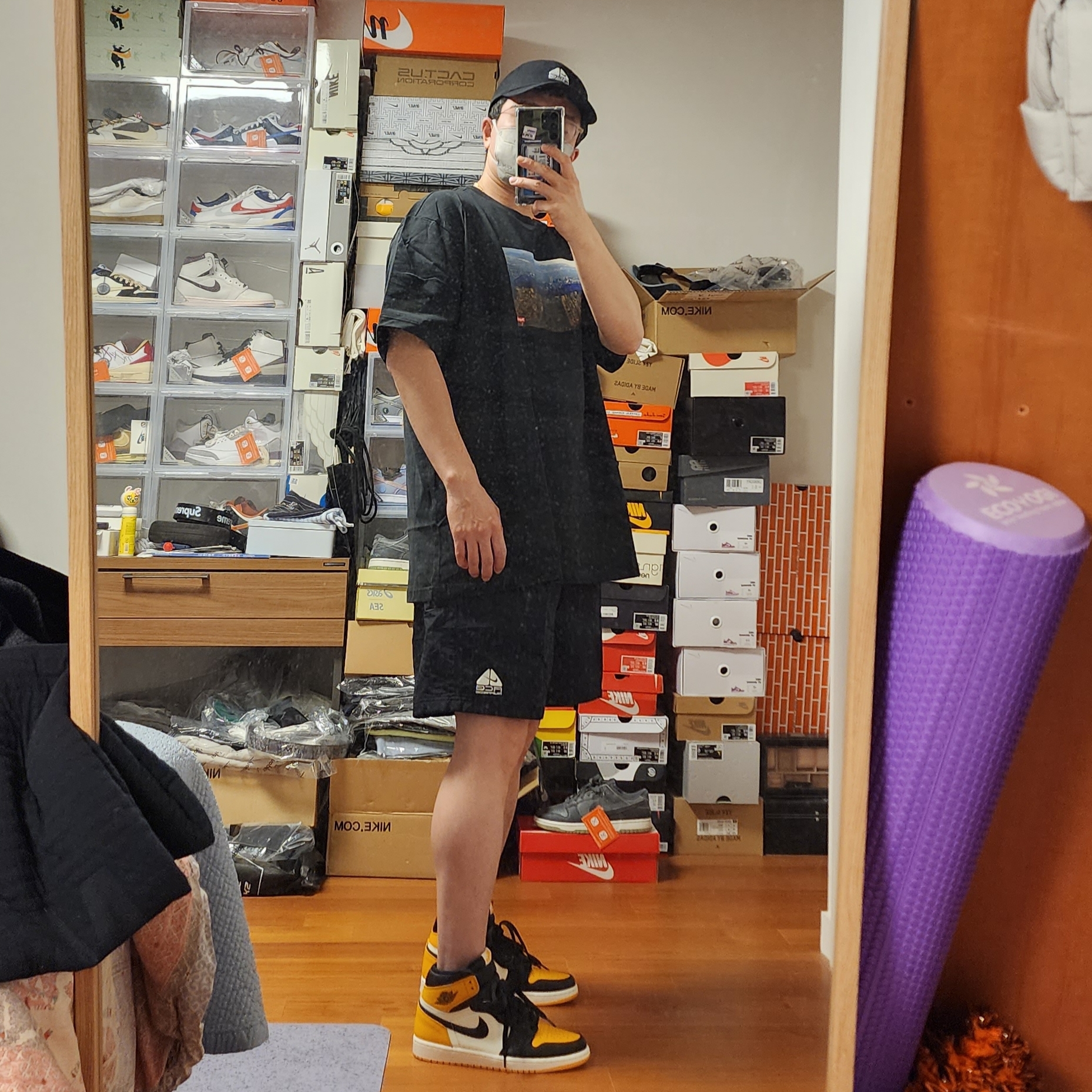 Supreme x Nike ACG Denim 6-Panel Black - 22FW, Supreme x Nike ACG Grid T-Shirt Black - 22FW 착용 스타일 - 3