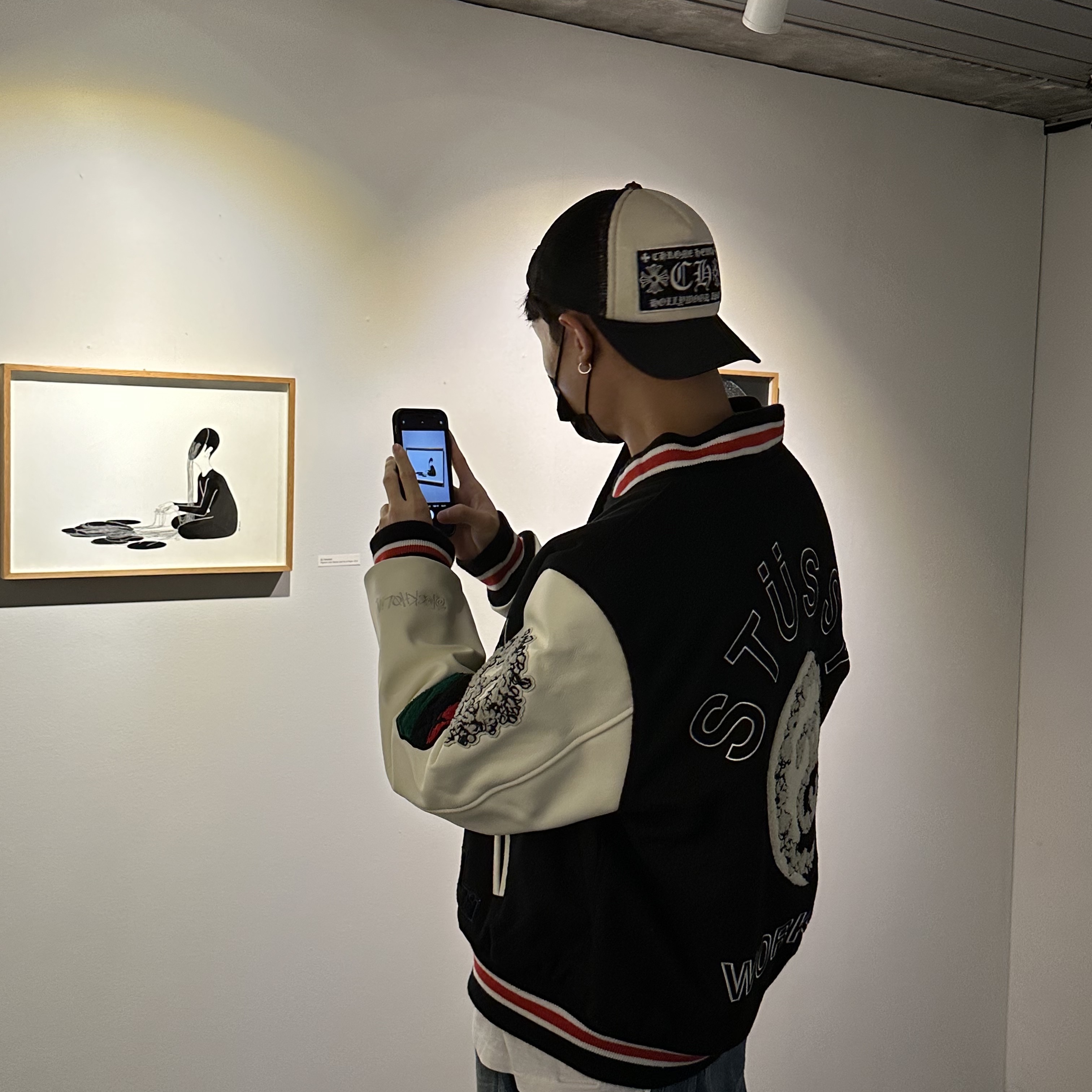 Stussy x Our Legacy x Denim Tears TTL Varsity Jacket Black 착용 스타일 - 3