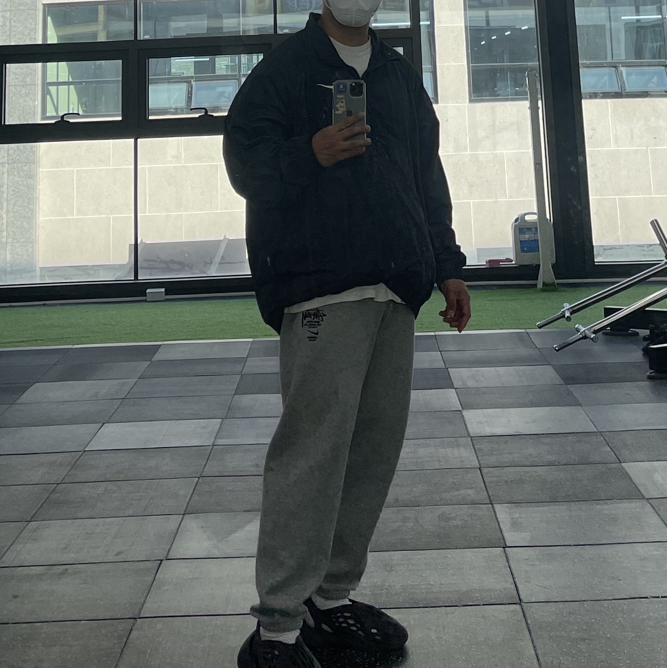 Nike x Stussy Windrunner Jacket Off Noir, Nike x Stussy NRG ZR Fleece Pants Heather Grey - US/EU 착용 스타일