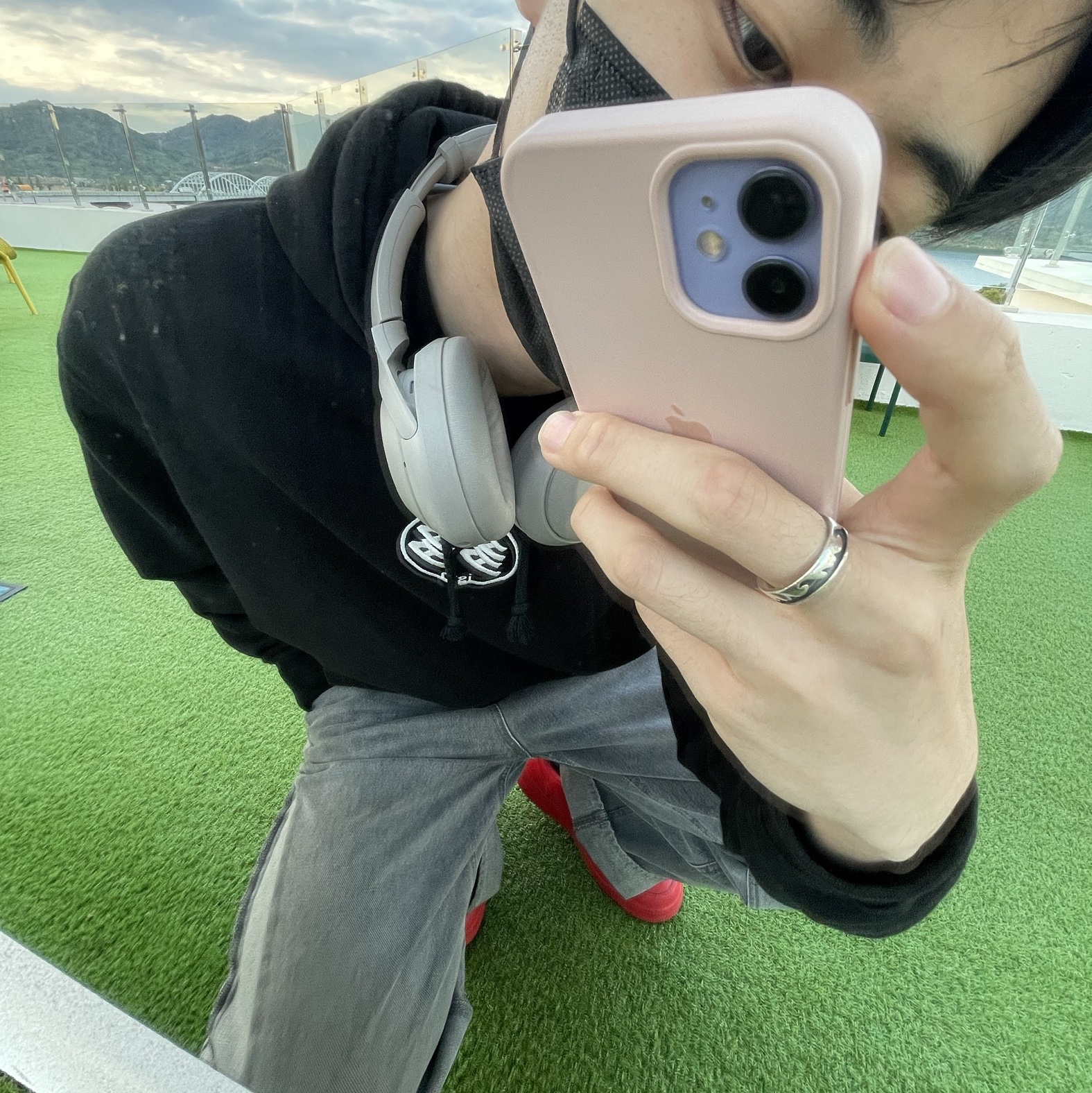 Dada Logo O-Ring Hoodie Black, Nike Air Force 1 '07 LV8 Low 1 Triple Red 착용 스타일