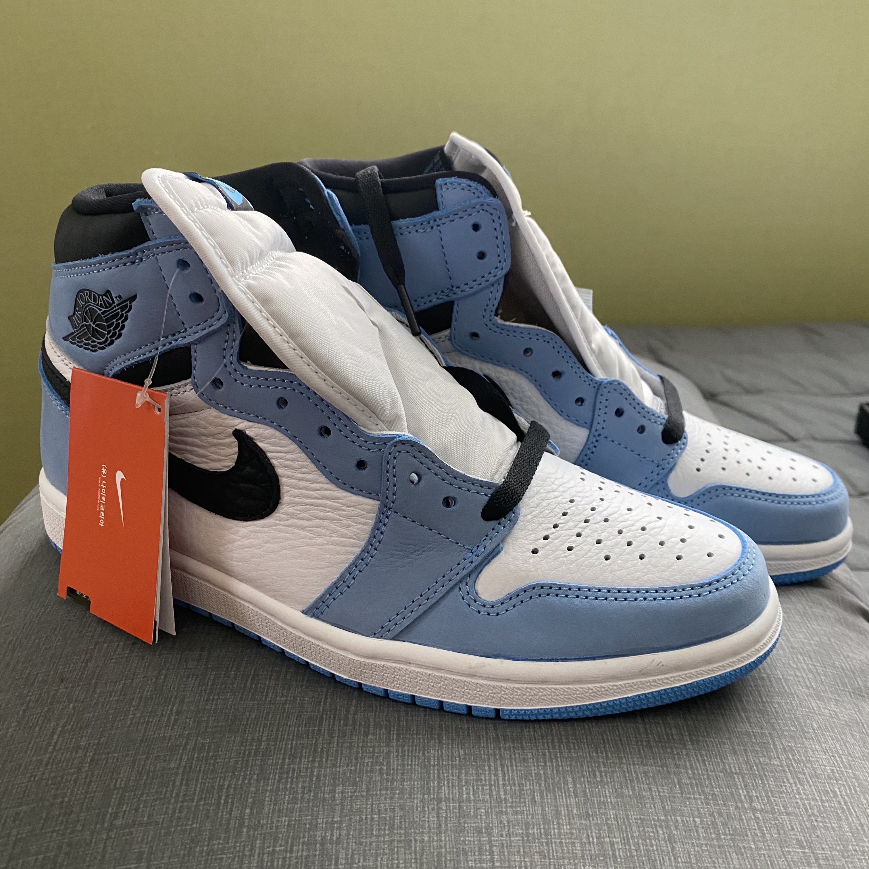 Jordan 1 Retro High OG University Blue 착용 스타일