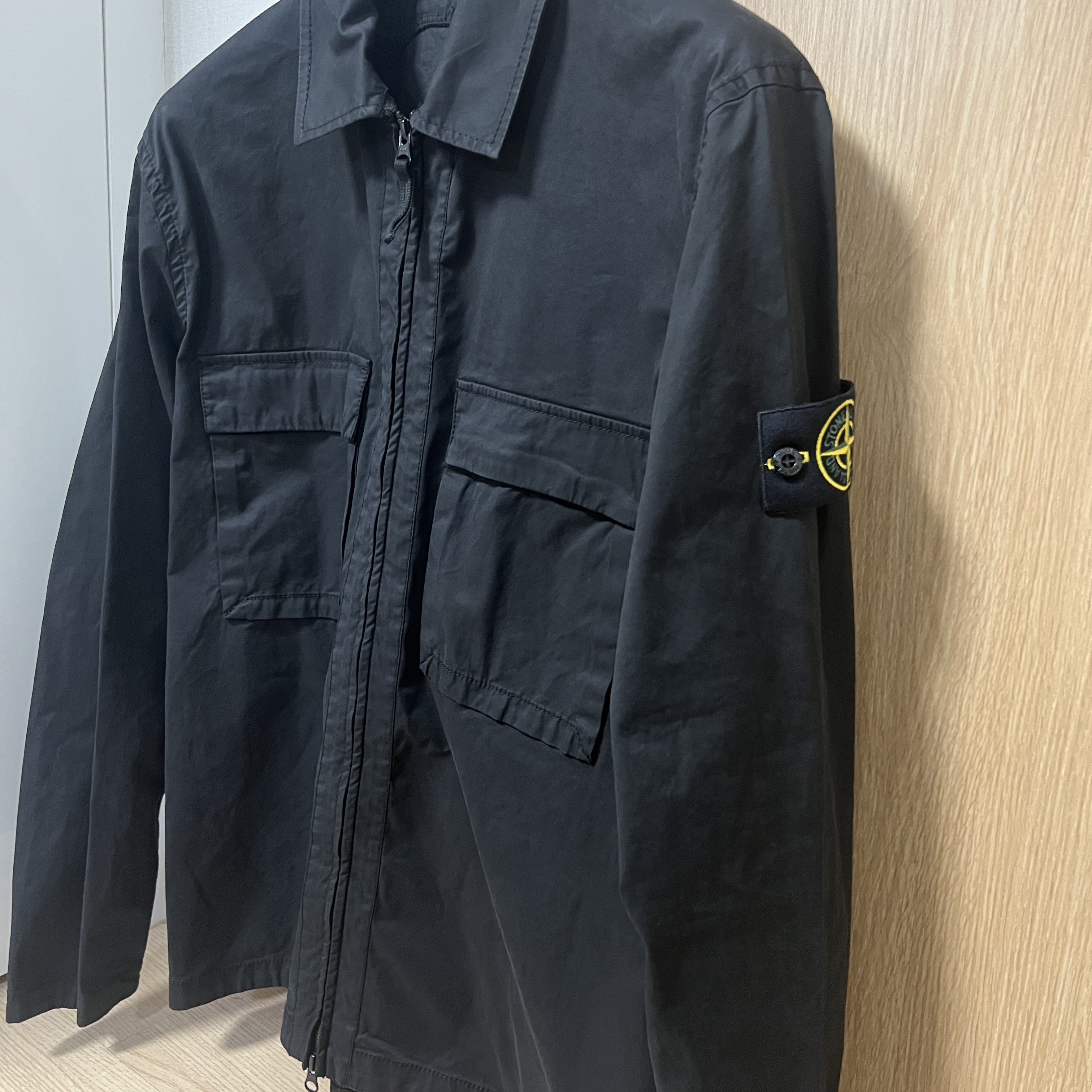 Stone Island 11710 Garment Dyed Stretch Cotton Gabardine Overshirt Black - 22FW 착용 스타일