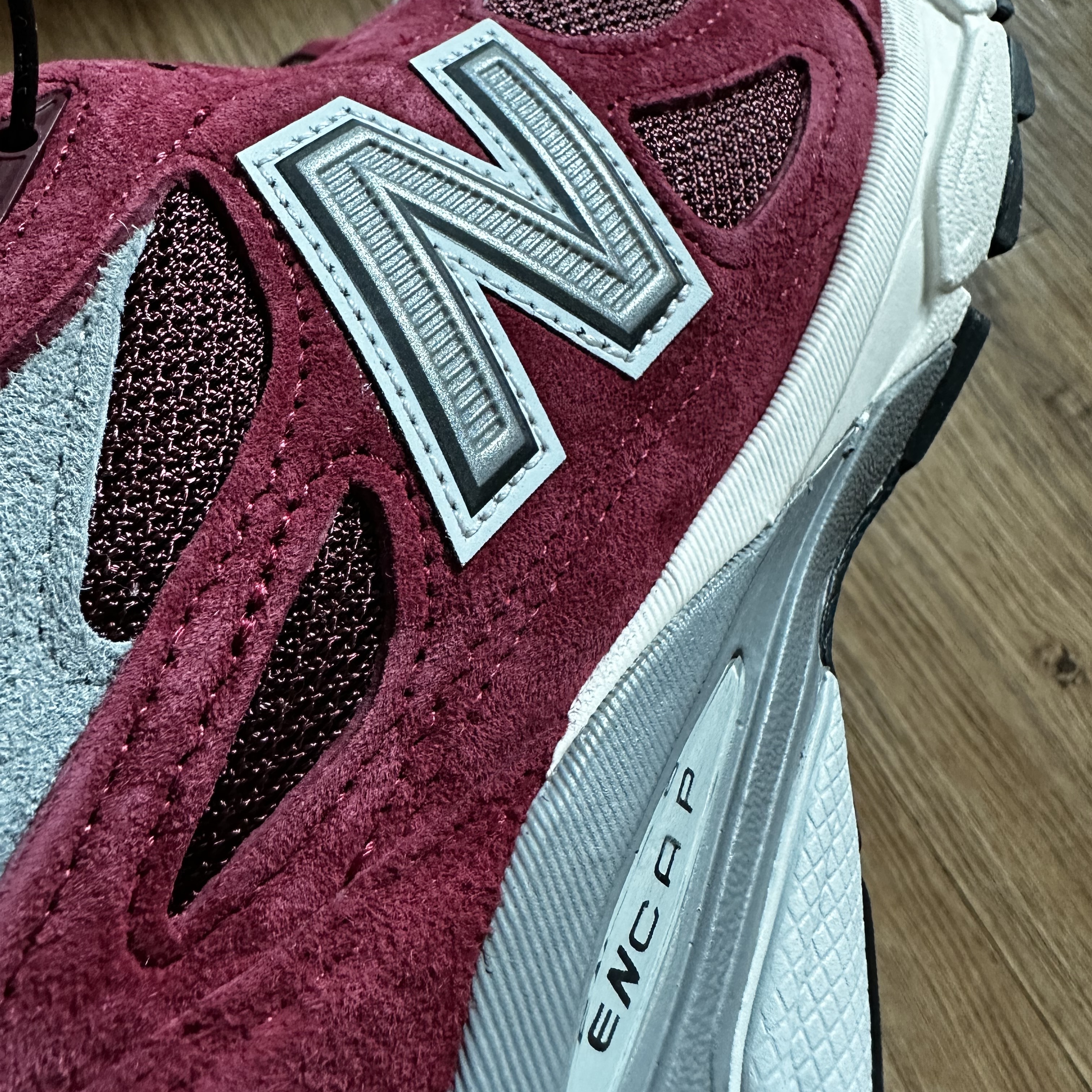 New Balance 990v3 Made in USA Scarlet Marblehead 착용 스타일 - 3