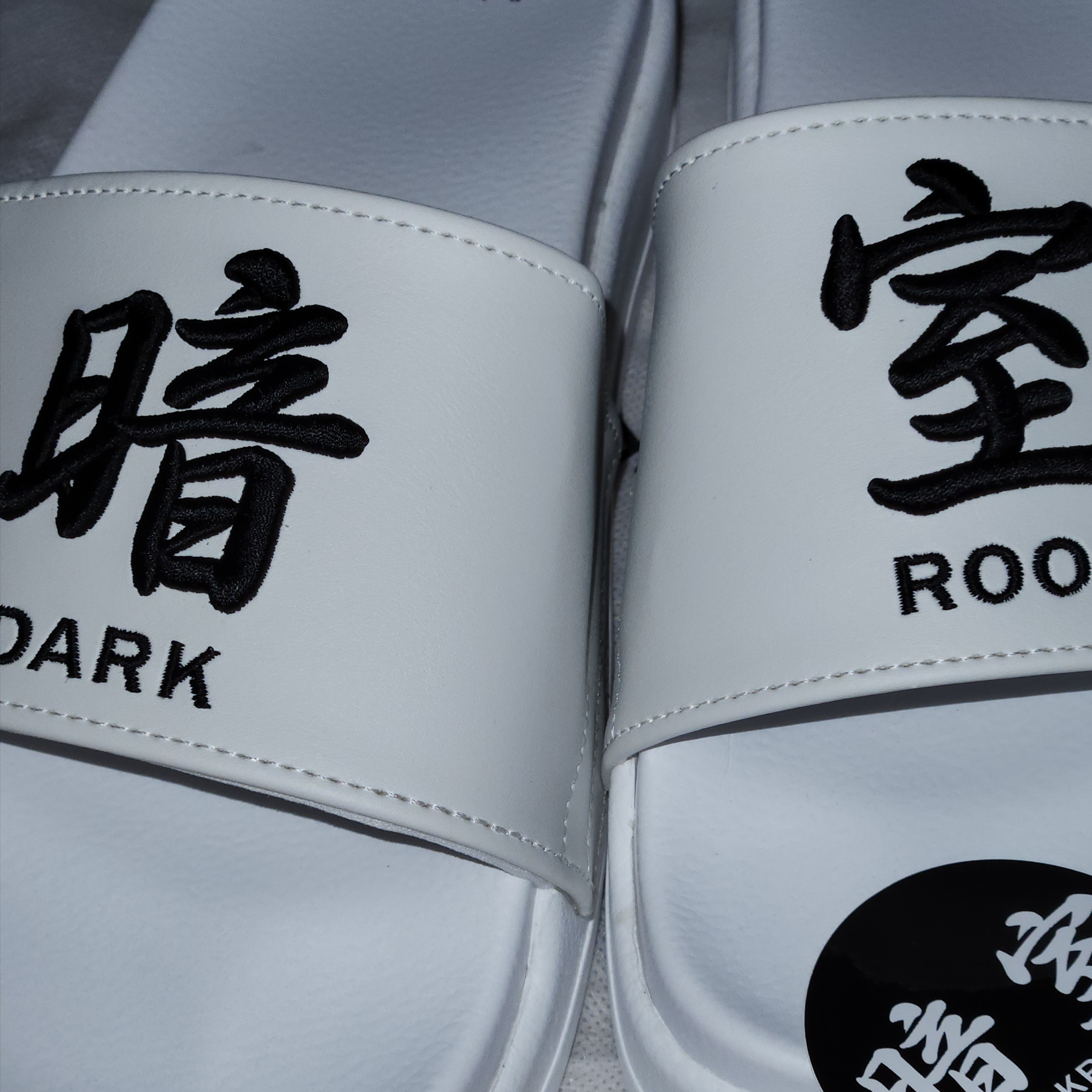 Darkr8m Studio Slides White 착용 스타일