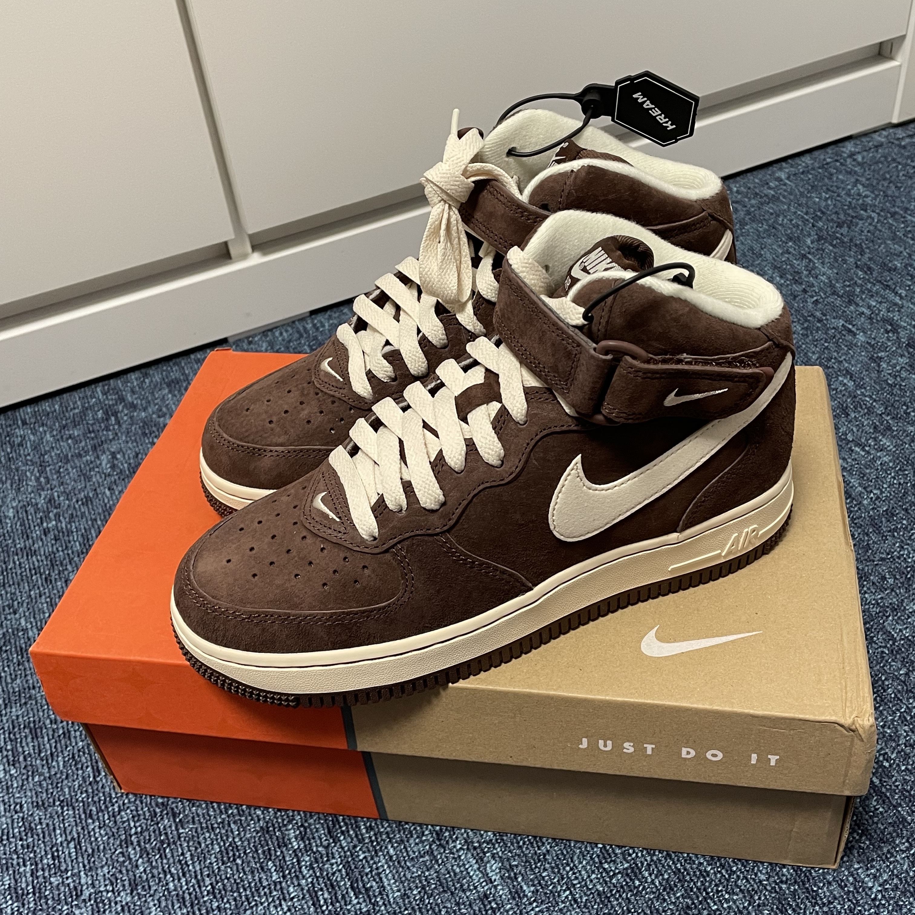 Nike Air Force 1 Mid '07 QS Chocolate 착용 스타일 - 1