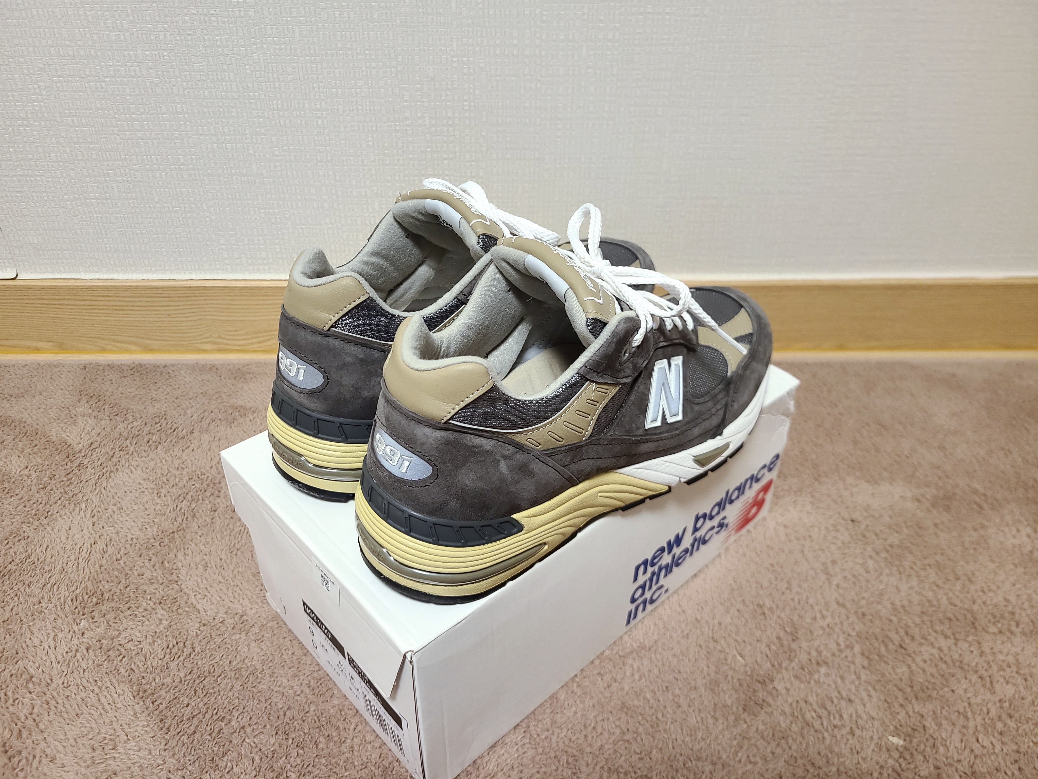New Balance 991 Made in UK 40th Anniversary Grey 착용 스타일 - 4