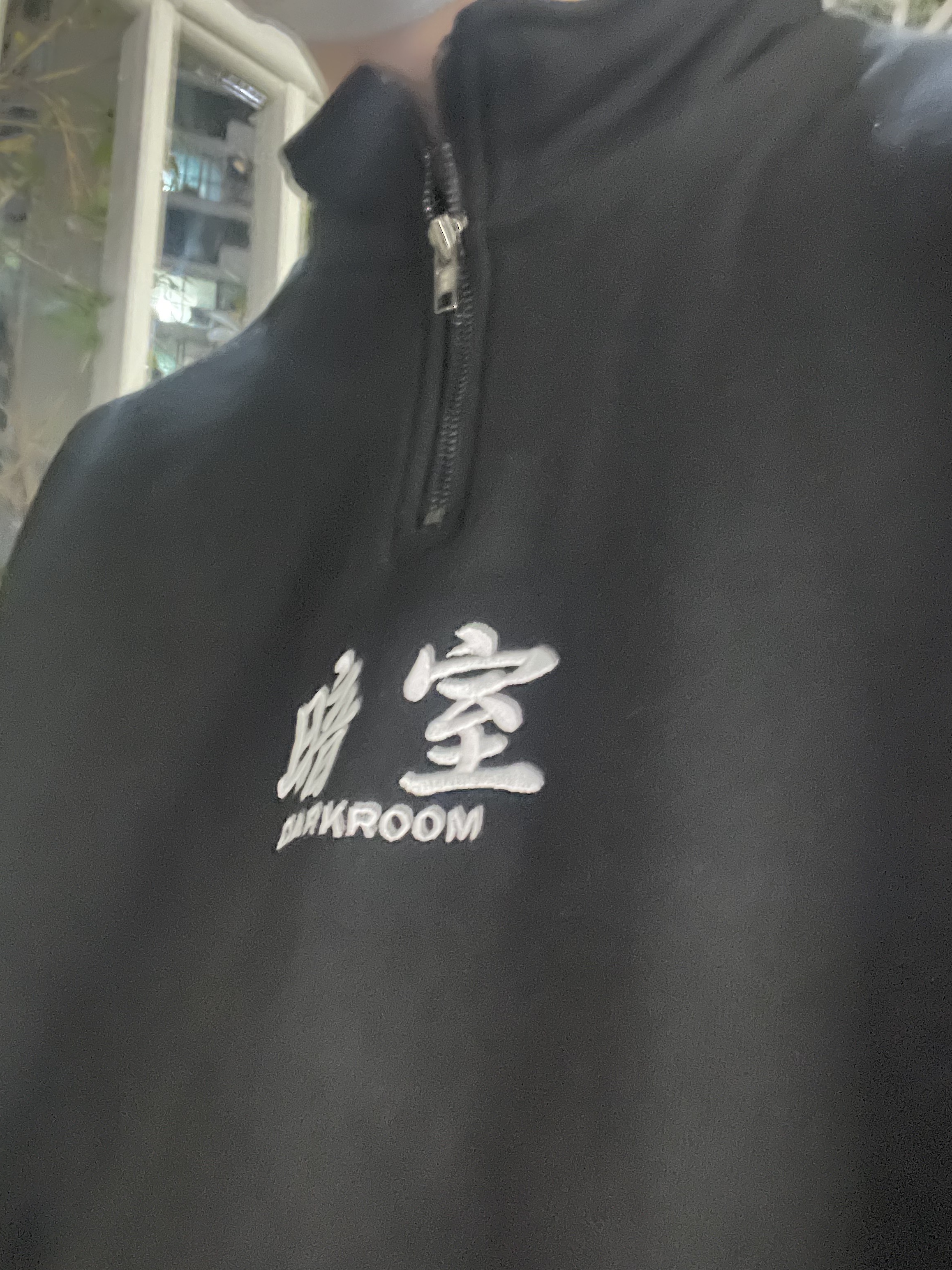 Darkr8m Studio Quarter Zip Up Sweatshirt Black 착용 스타일