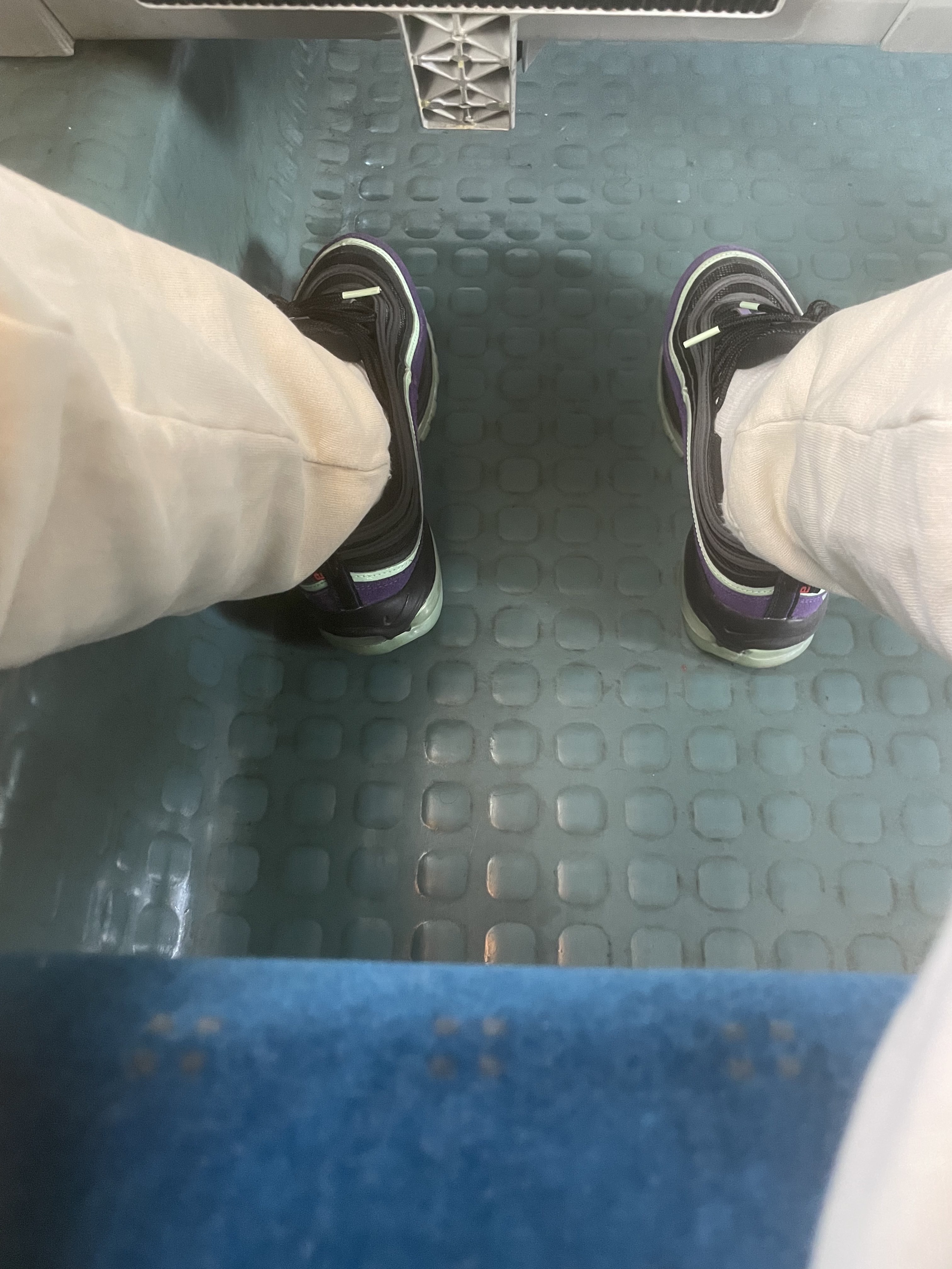 Nike Air Max 97 Halloween, Jordan x Fragment Air Cadence SP Particle Grey 착용 스타일 - 2