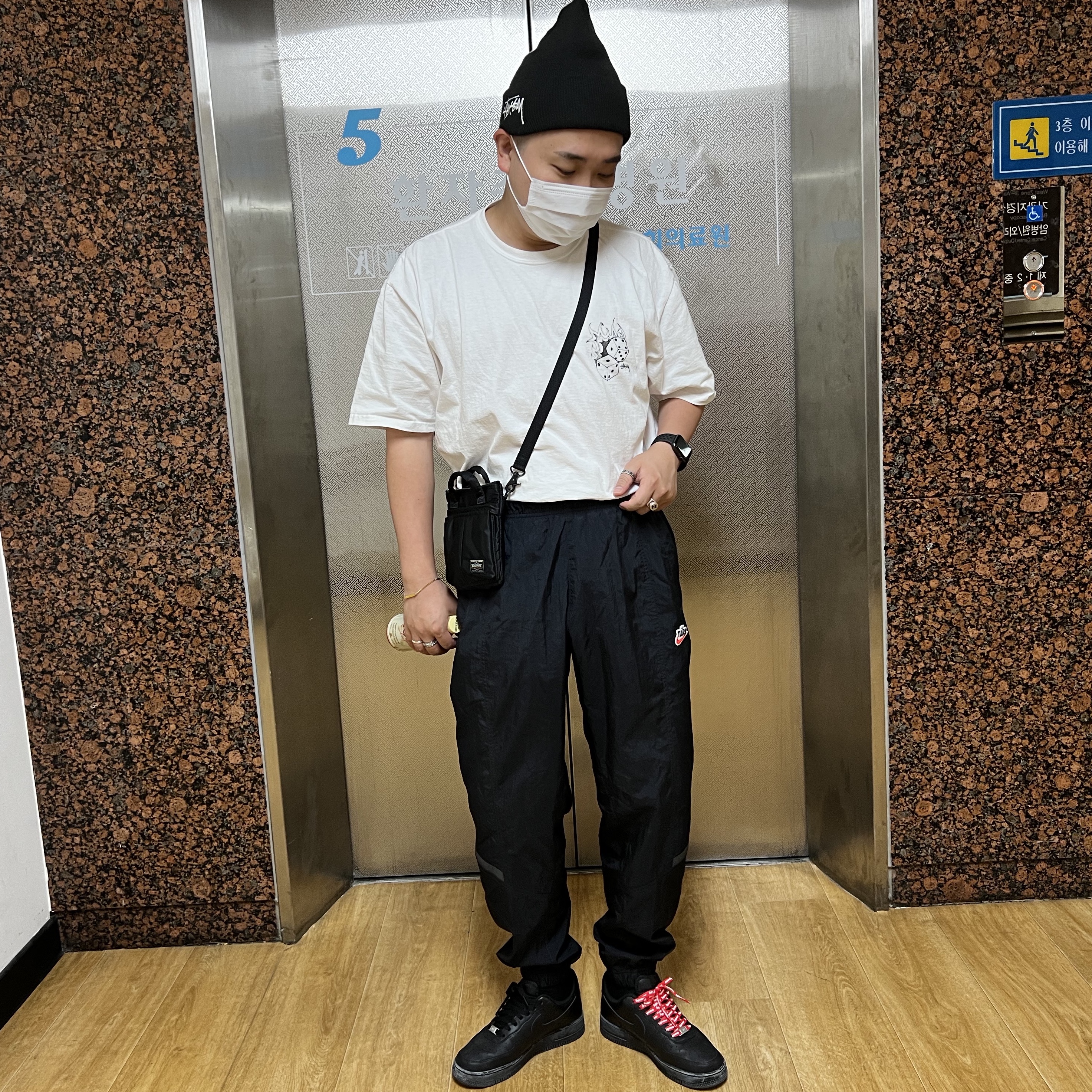 Nike x Supreme Air Force 1 Low Black, Porter Tanker Shoulder Bag S Black 착용 스타일