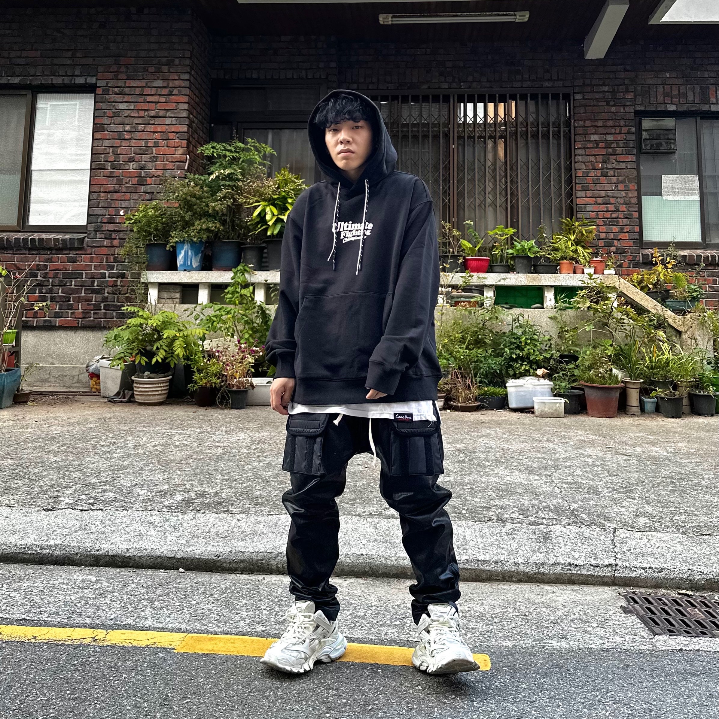 Balenciaga Track.2 Sneakers White 착용 스타일 - 1