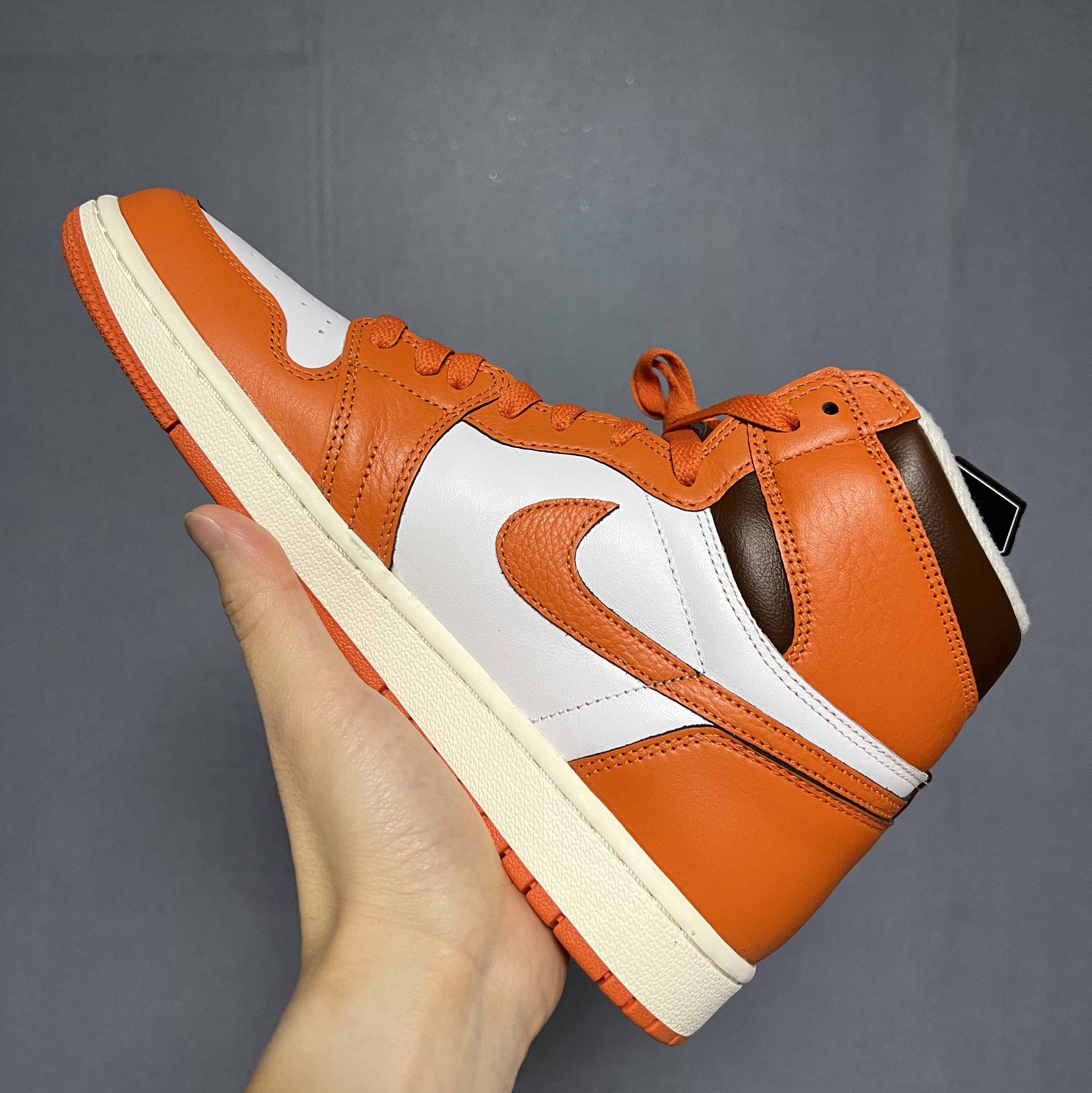 (W) Jordan 1 Retro High OG Starfish 착용 스타일 - 1