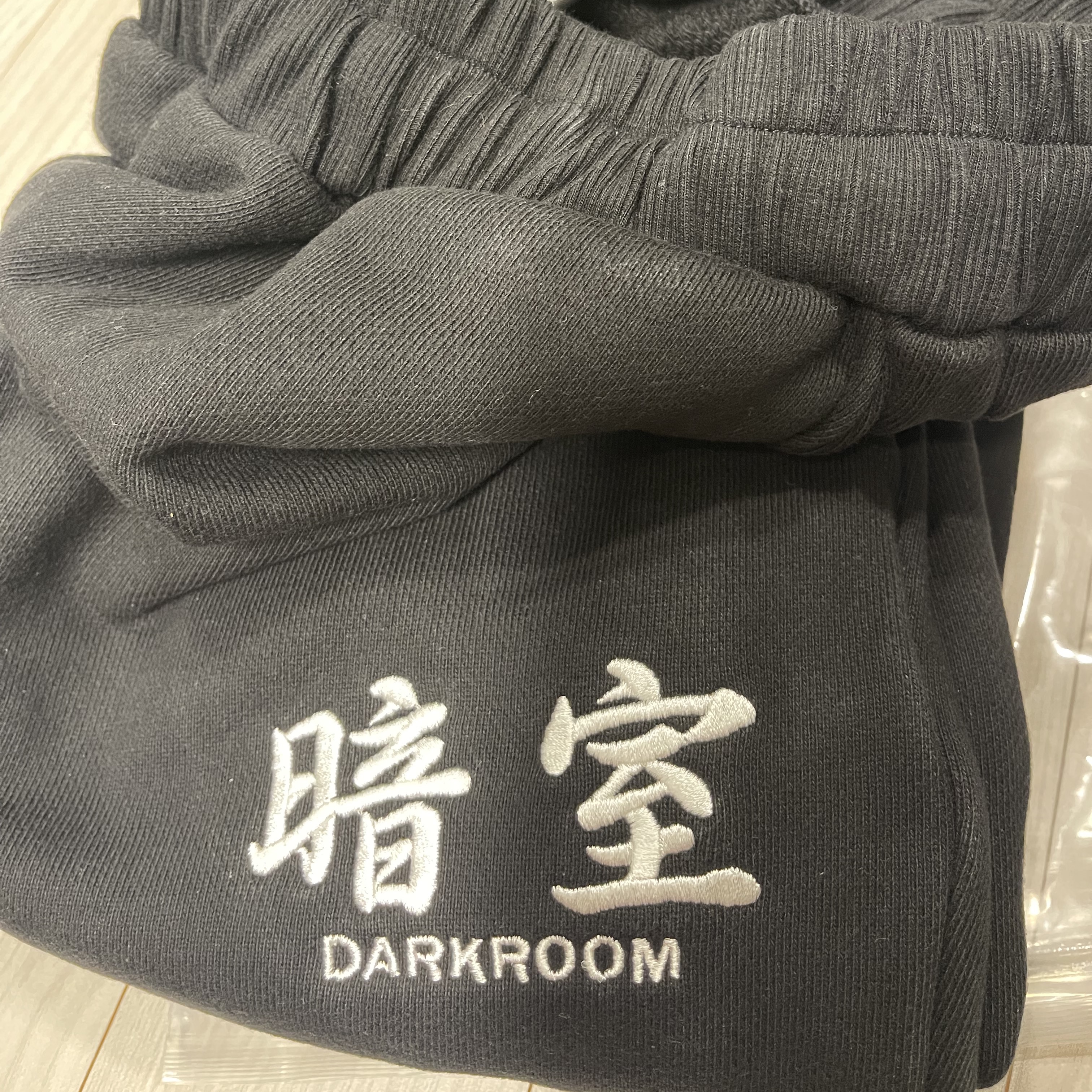 Darkr8m Studio Basic Logo Sweatpants Black 착용 스타일