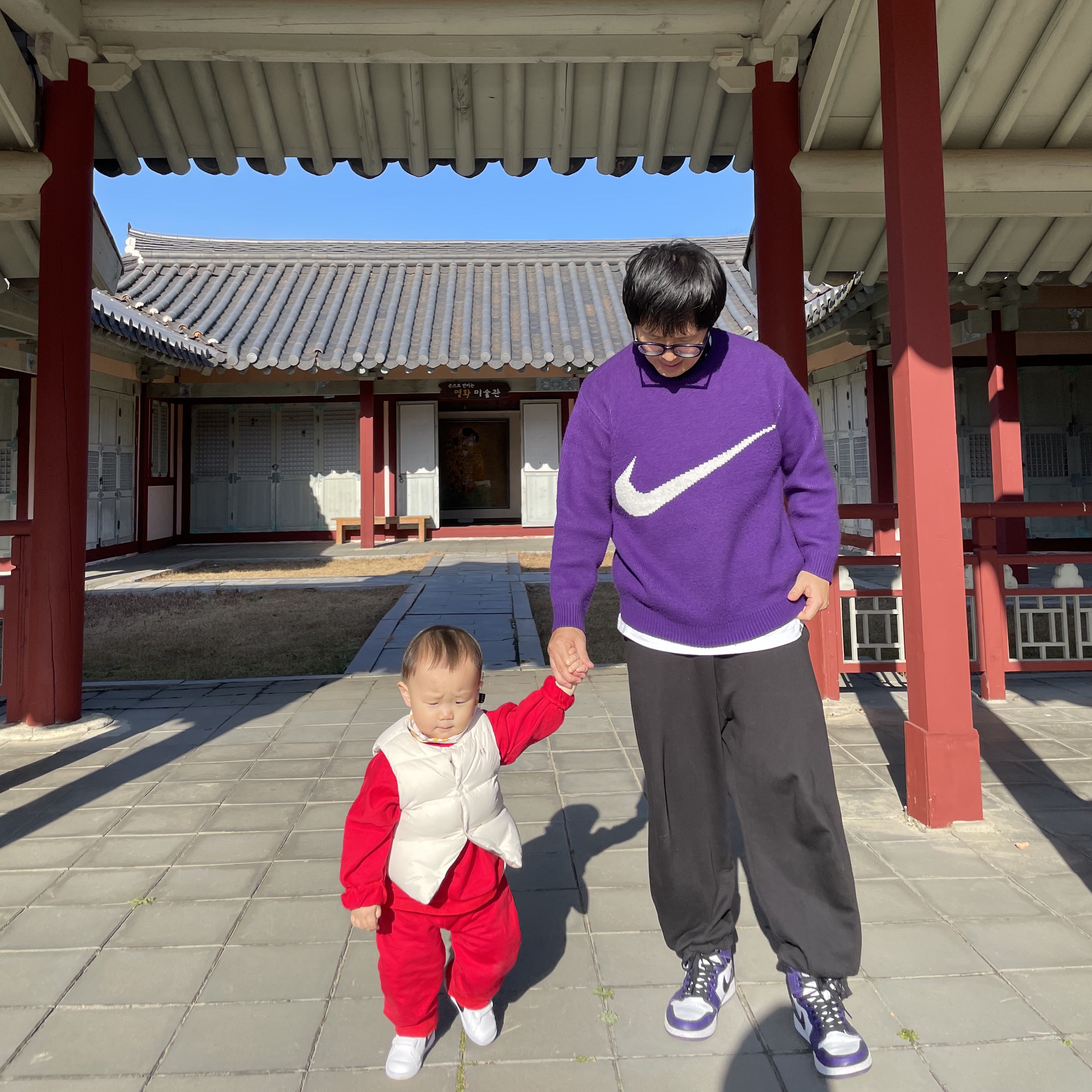 Jordan 1 Retro High OG Court Purple 2020, Supreme x Nike Swoosh Sweater Purple - 19SS 착용 스타일 - 2