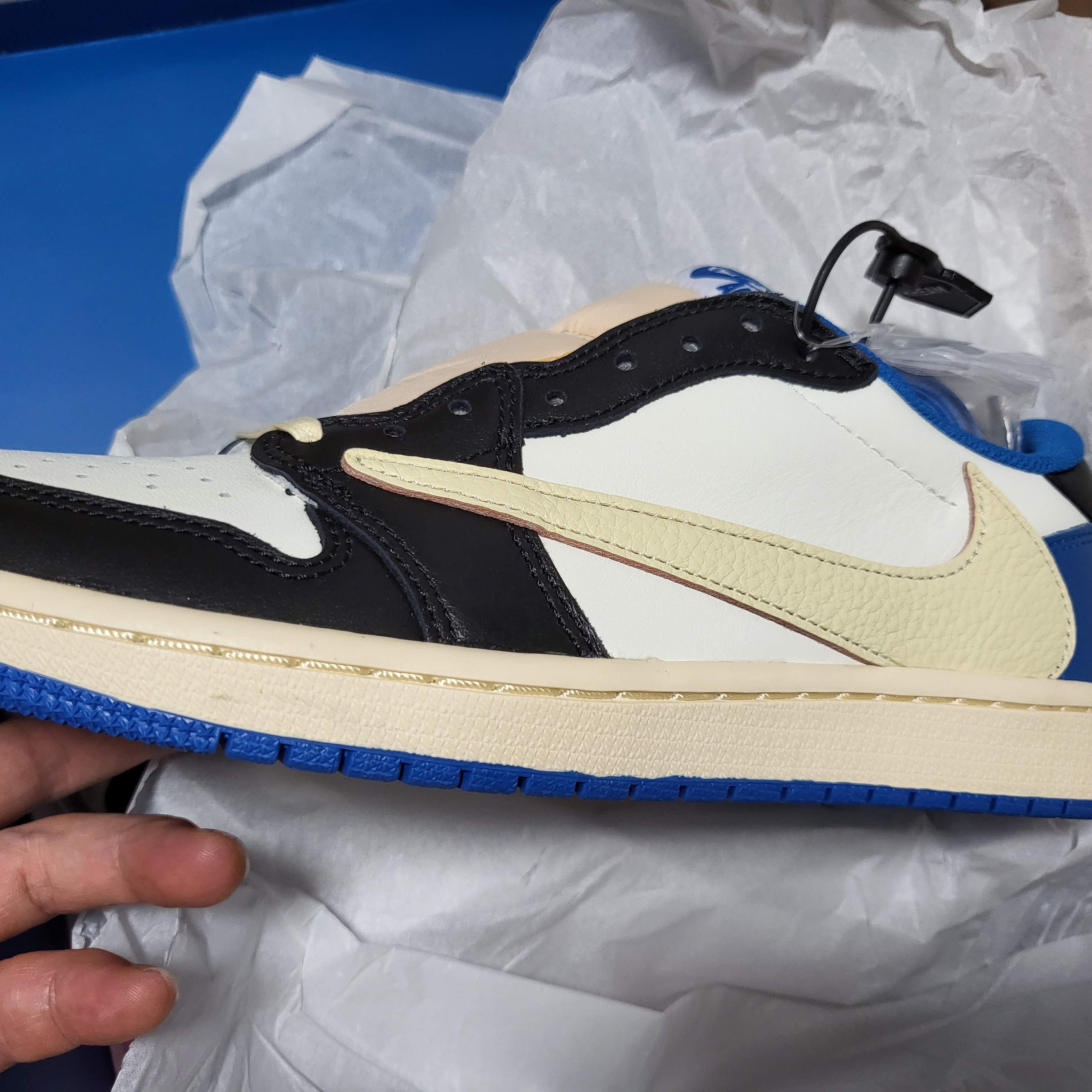 Jordan 1 x Travis Scott x Fragment Retro Low OG SP Military Blue 착용 스타일 - 4