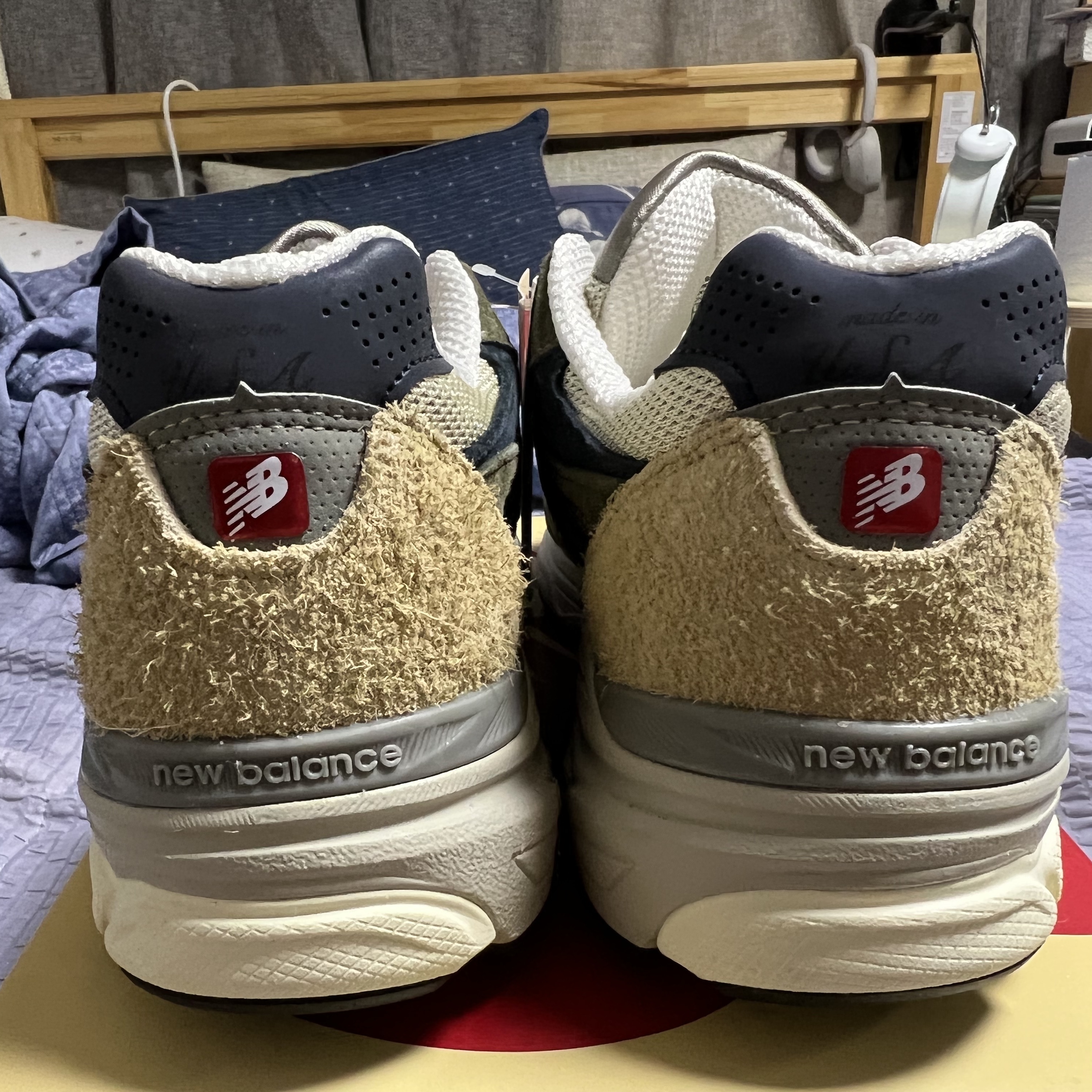 New Balance 990v3 Made in USA Olive 착용 스타일 - 3