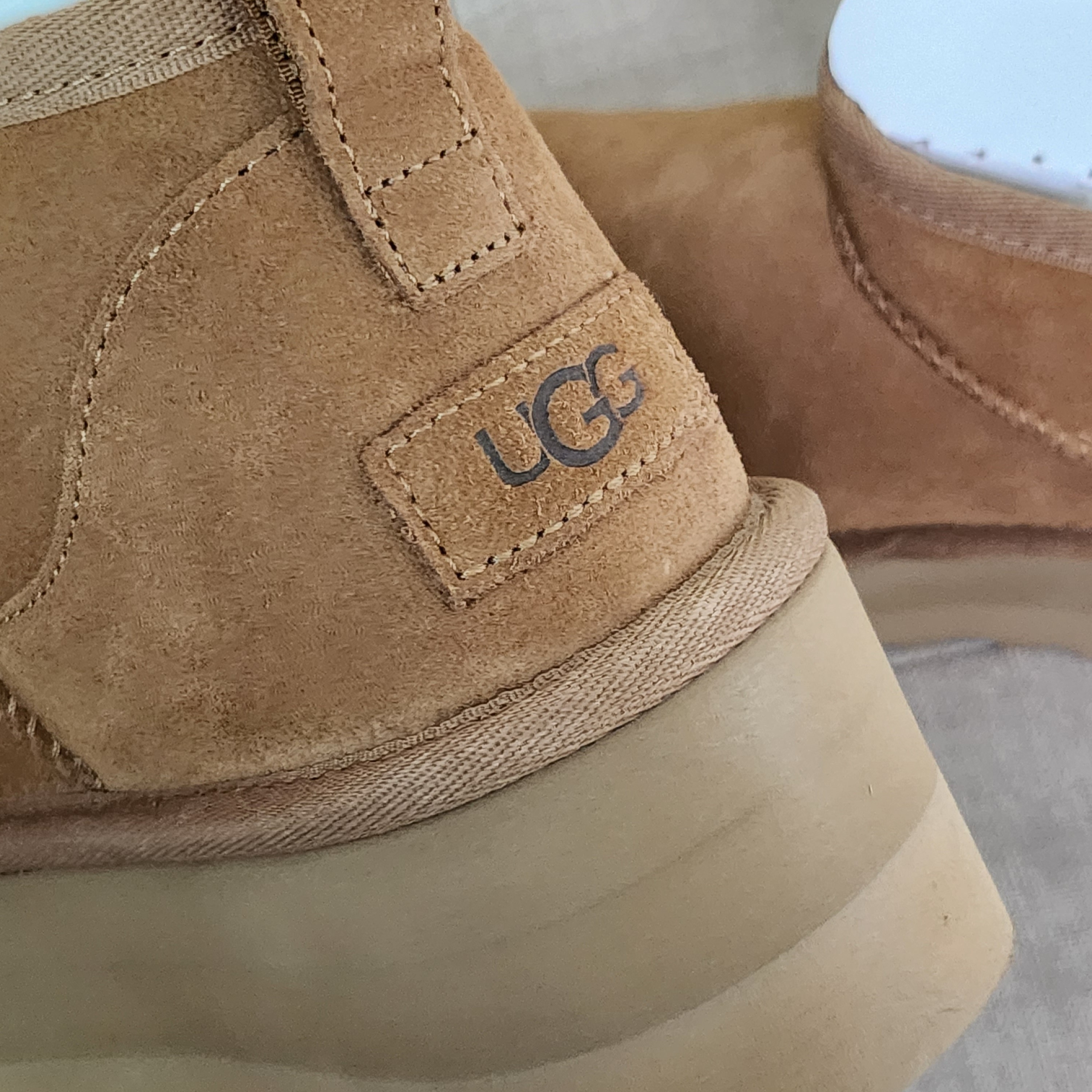(W) UGG Classic Ultra Mini Platform Boots Chestnut 착용 스타일 - 2