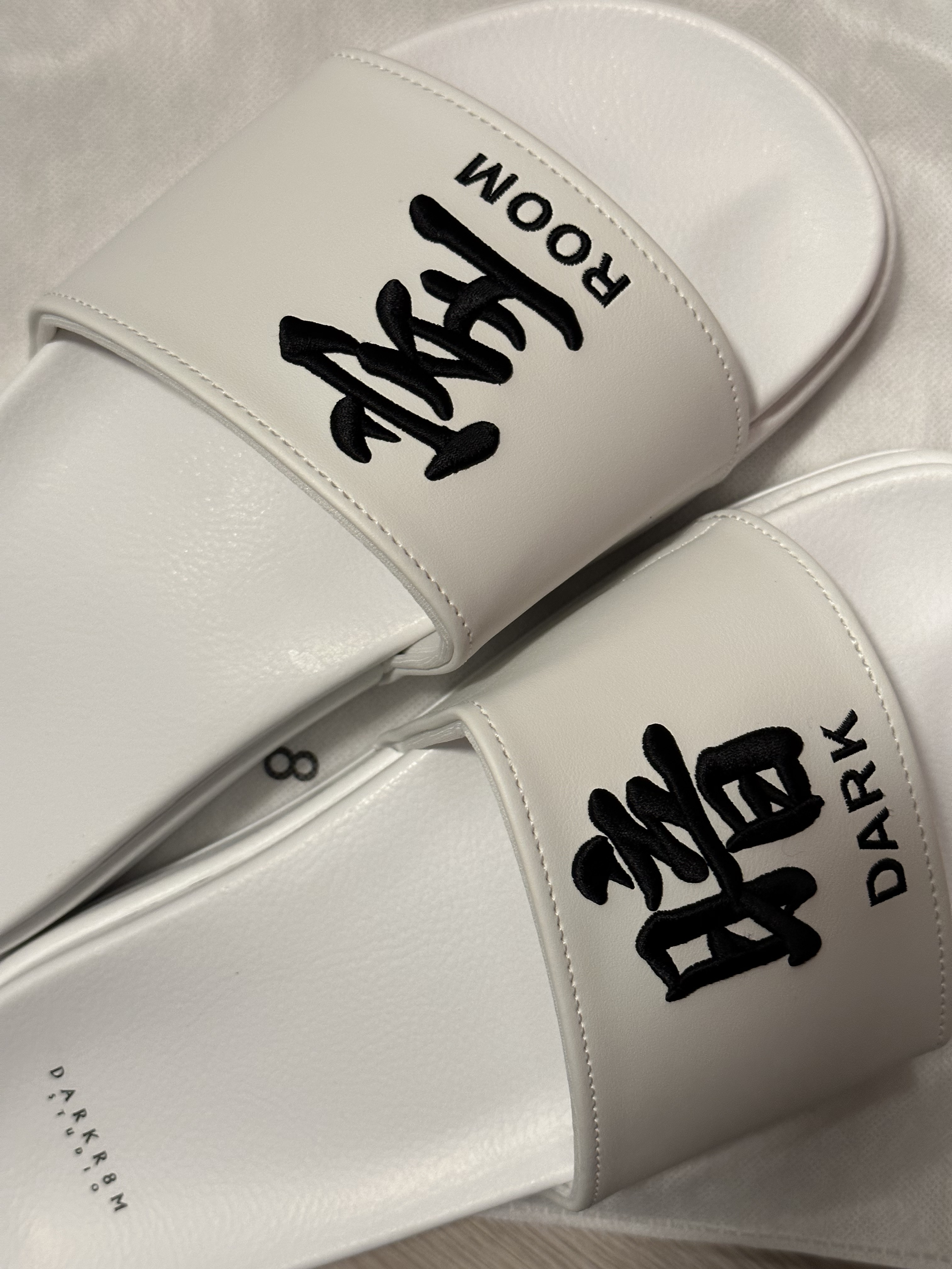 Darkr8m Studio Slides White 착용 스타일