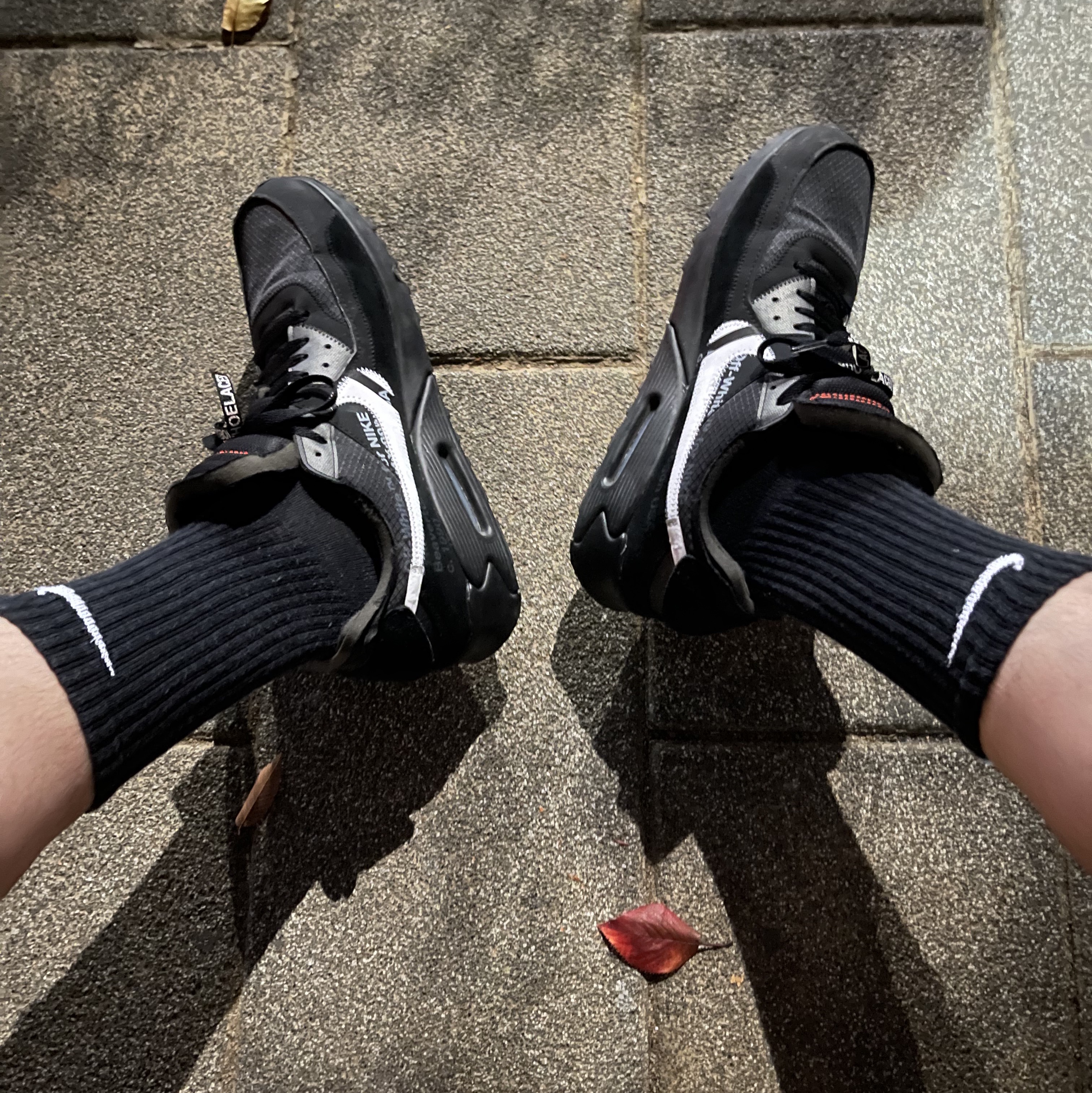 Nike x Off-White Air Max 90 V2 Black White 착용 스타일 - 2