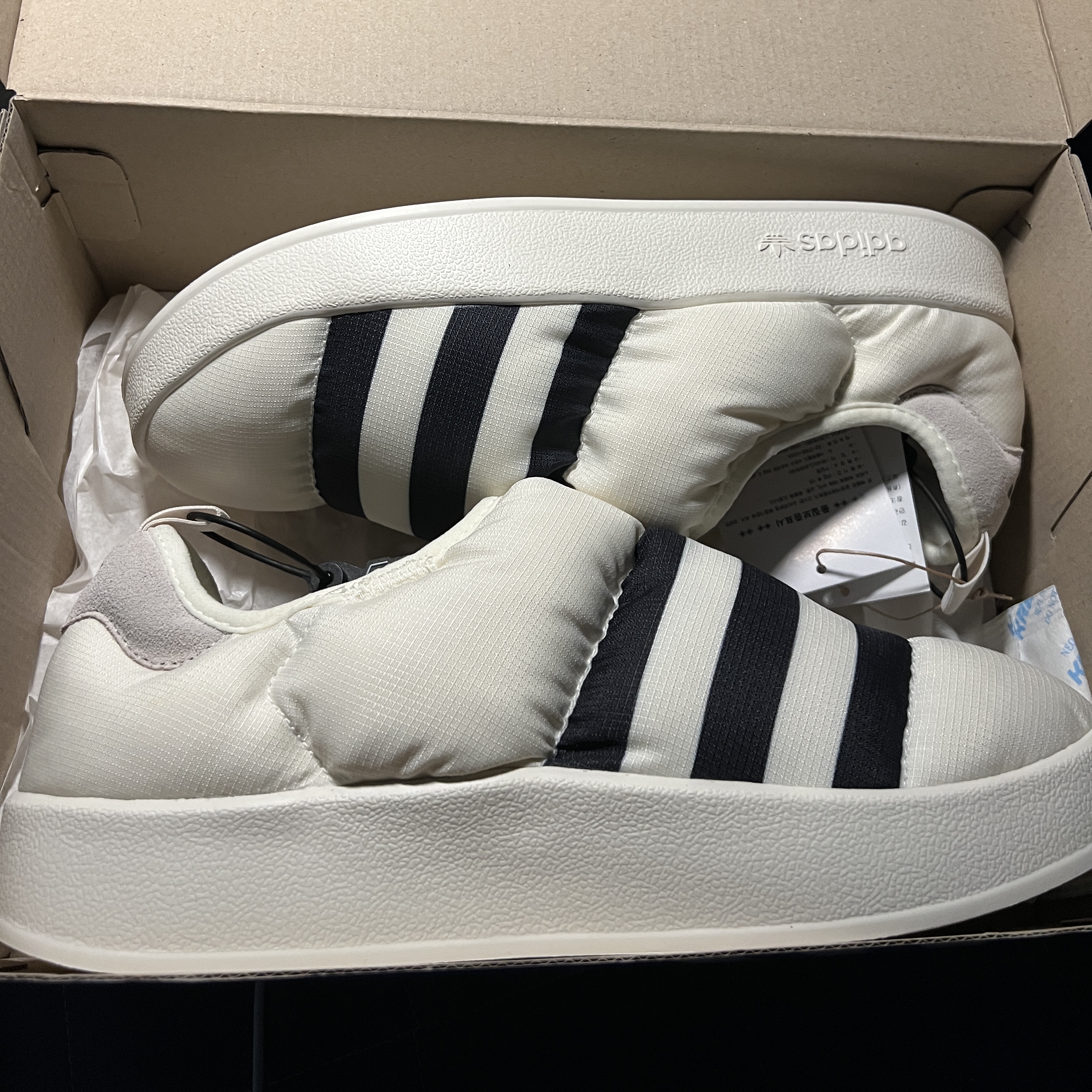 Adidas Puffylette Off White 착용 스타일