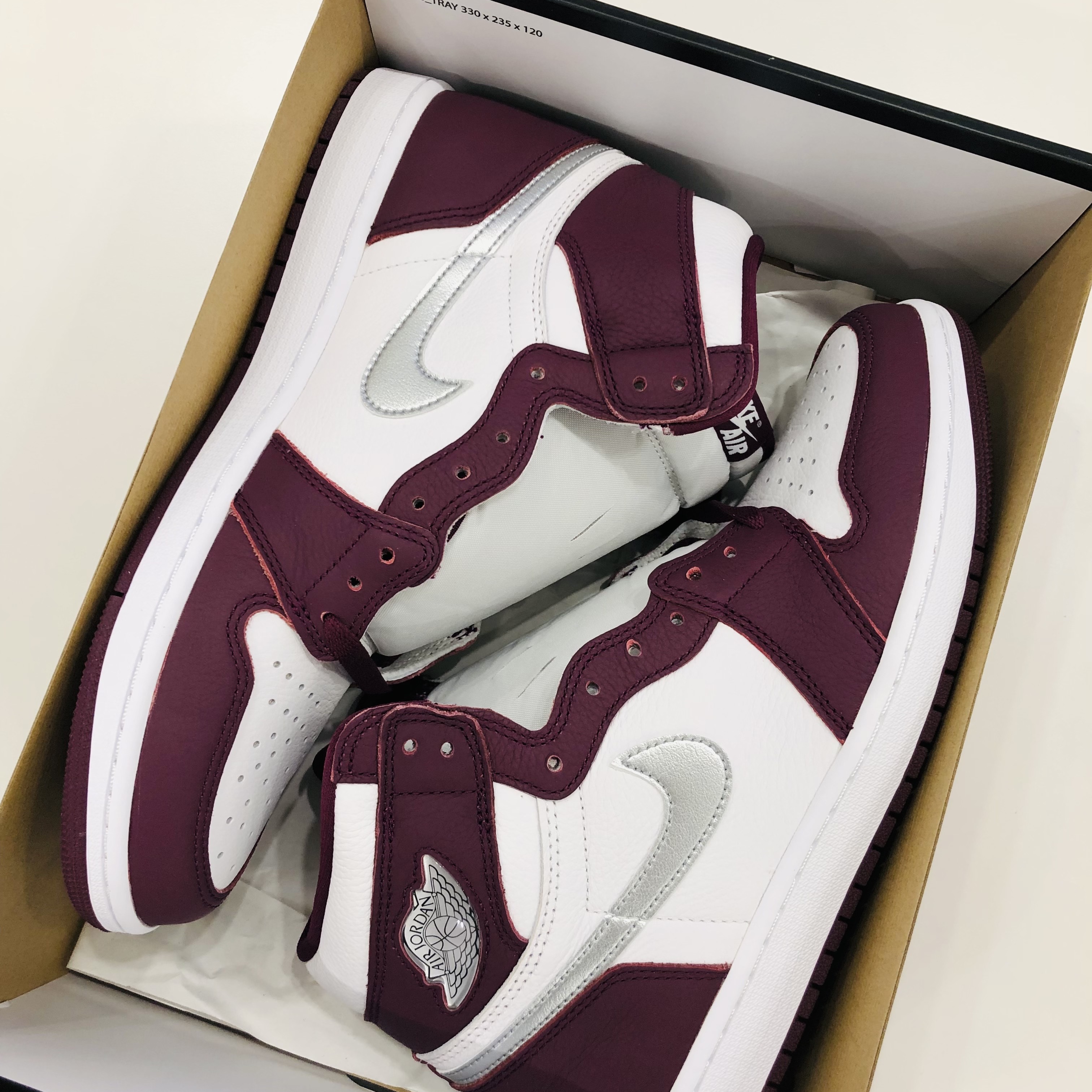 Jordan 1 Retro High OG Bordeaux 착용 스타일