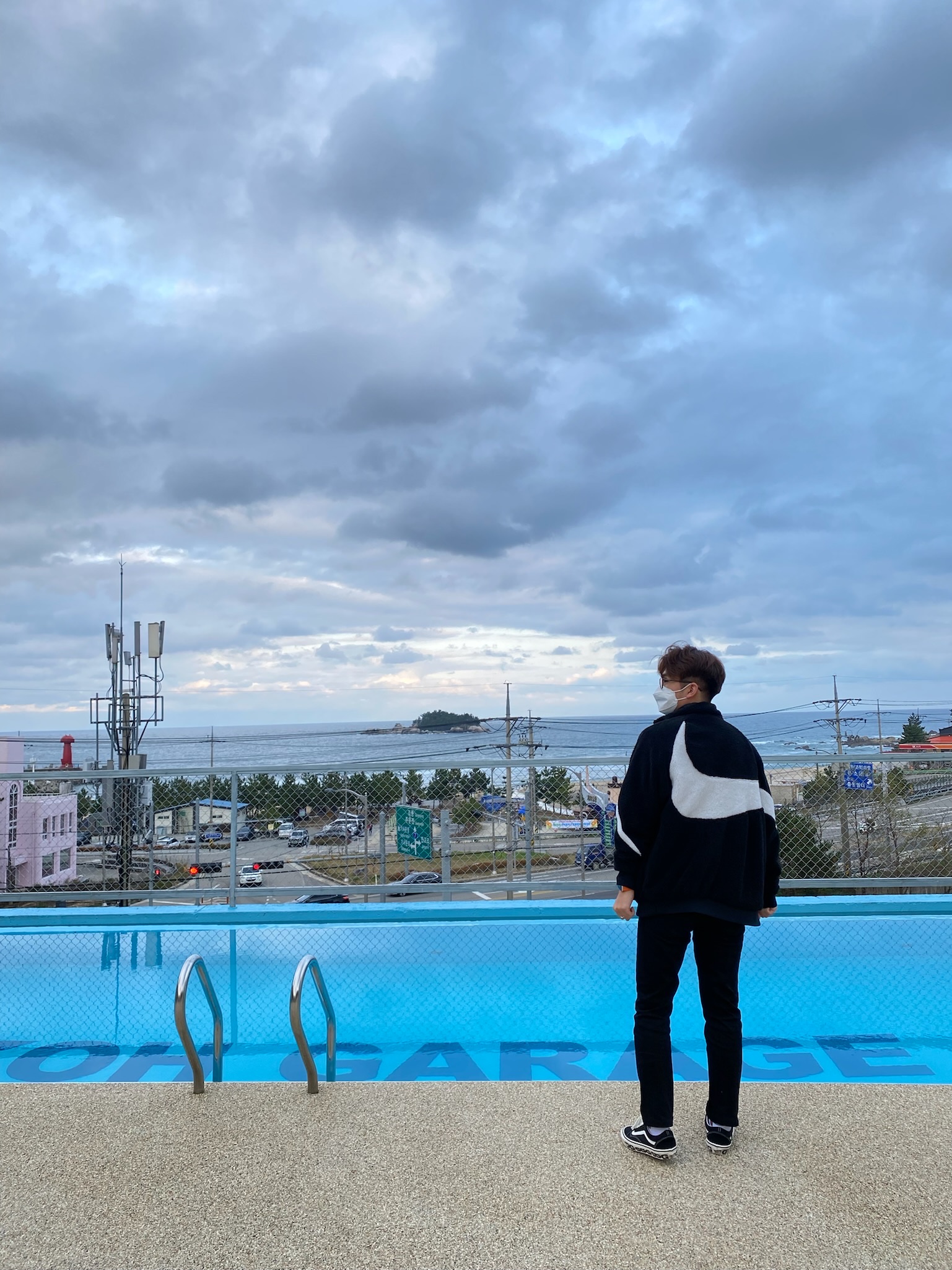 Nike Big Swoosh Full Zip Jacket Black Sail, C.P. Company Diagonal Raised Fleece Utility Sweatshirt Grey Melange - 22SS 착용 스타일
