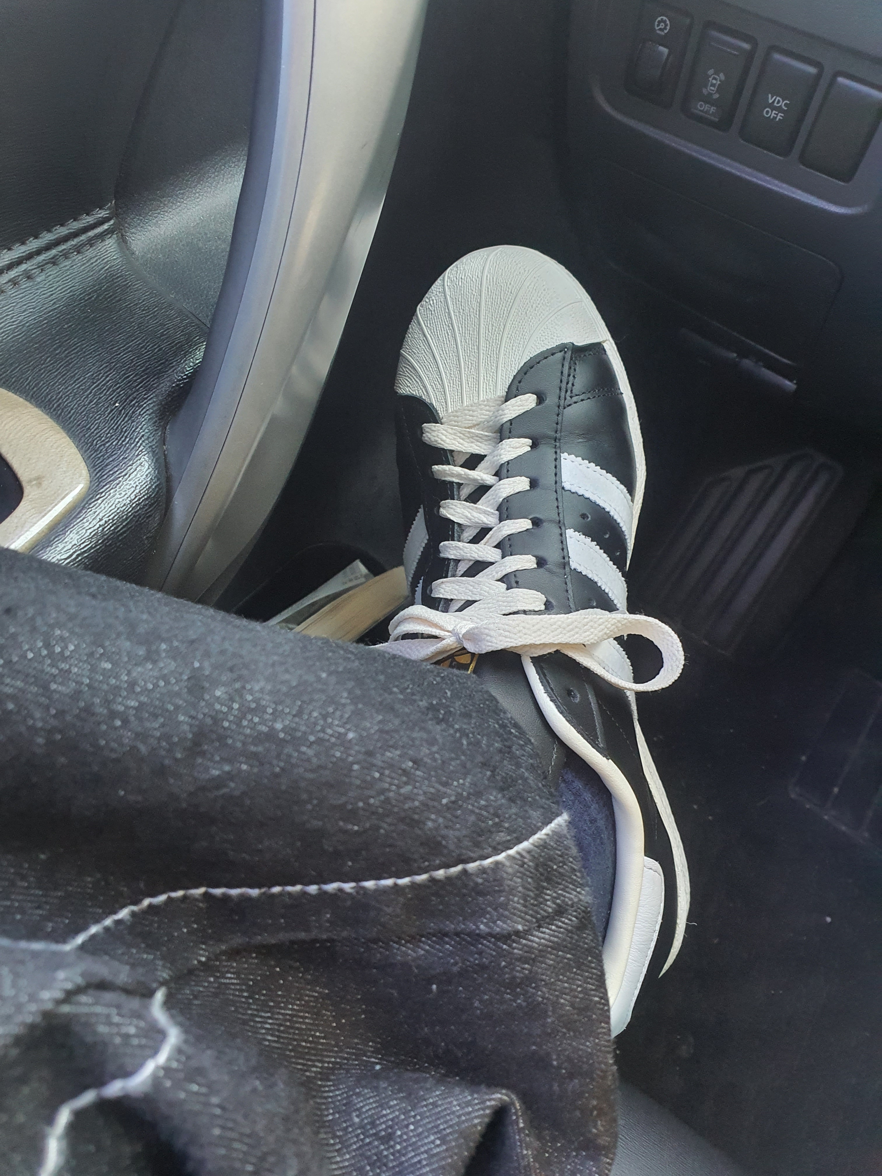 Adidas Superstar 82 FI Core Black 착용 스타일 - 1