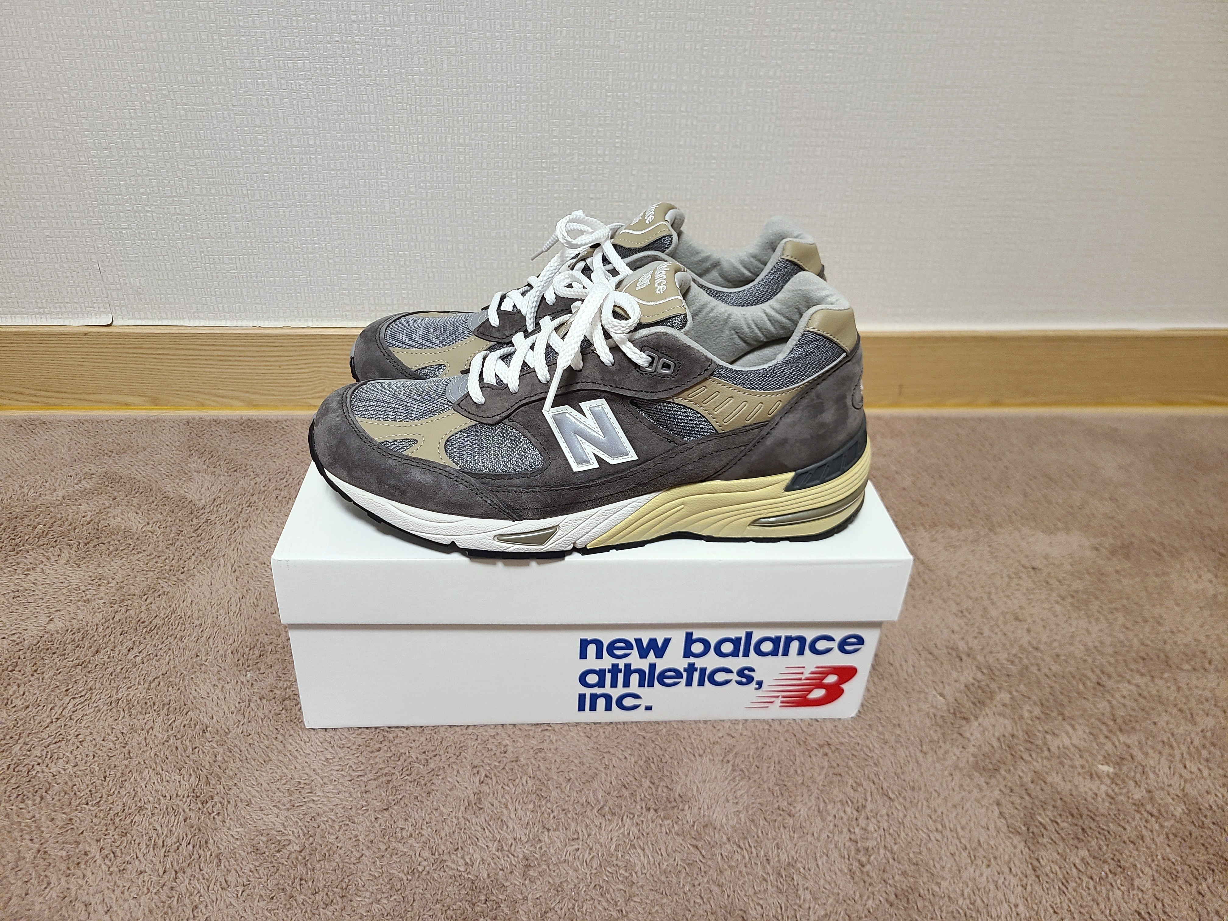 New Balance 991 Made in UK 40th Anniversary Grey 착용 스타일 - 2