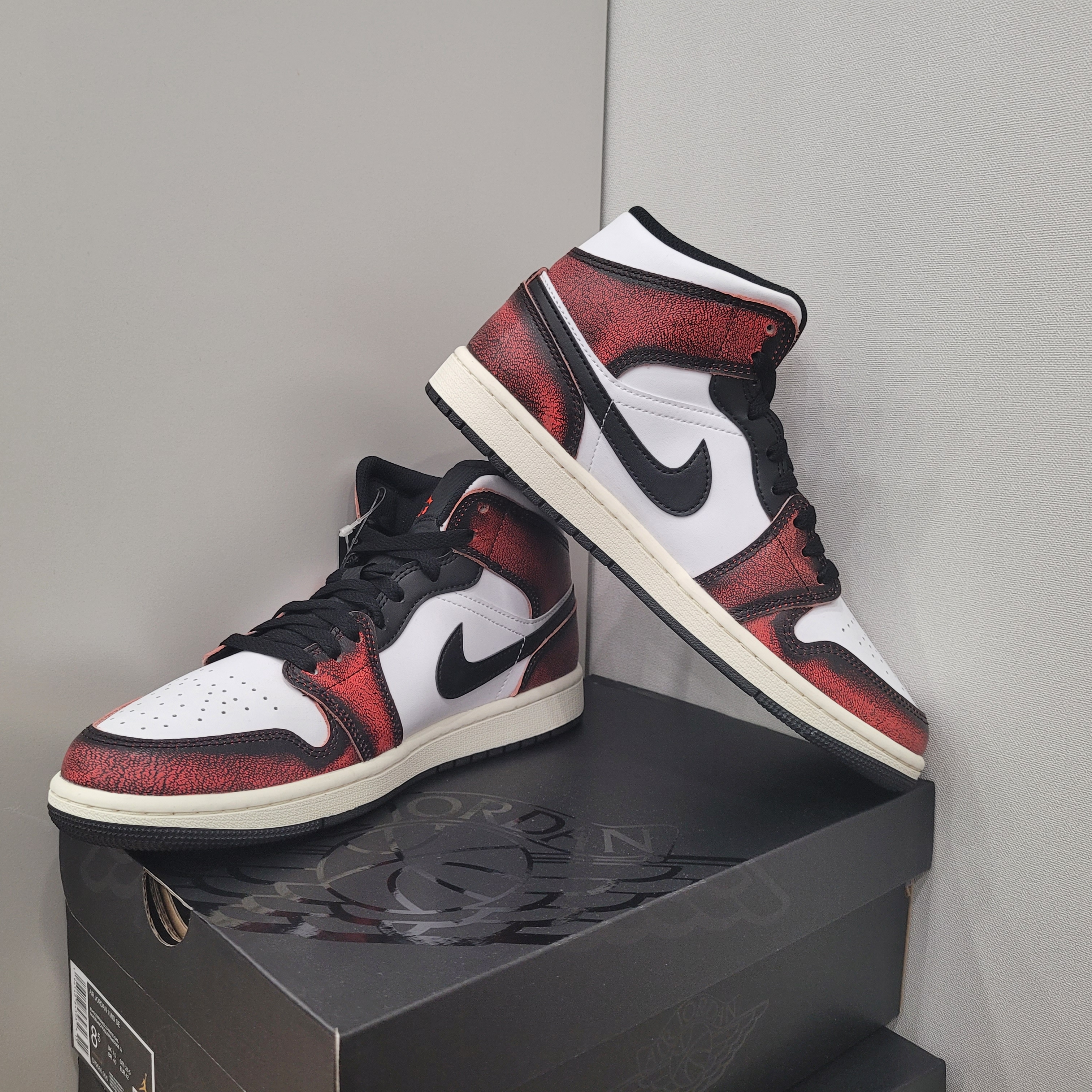 Jordan 1 Mid SE Infrared 23 착용 스타일 - 2
