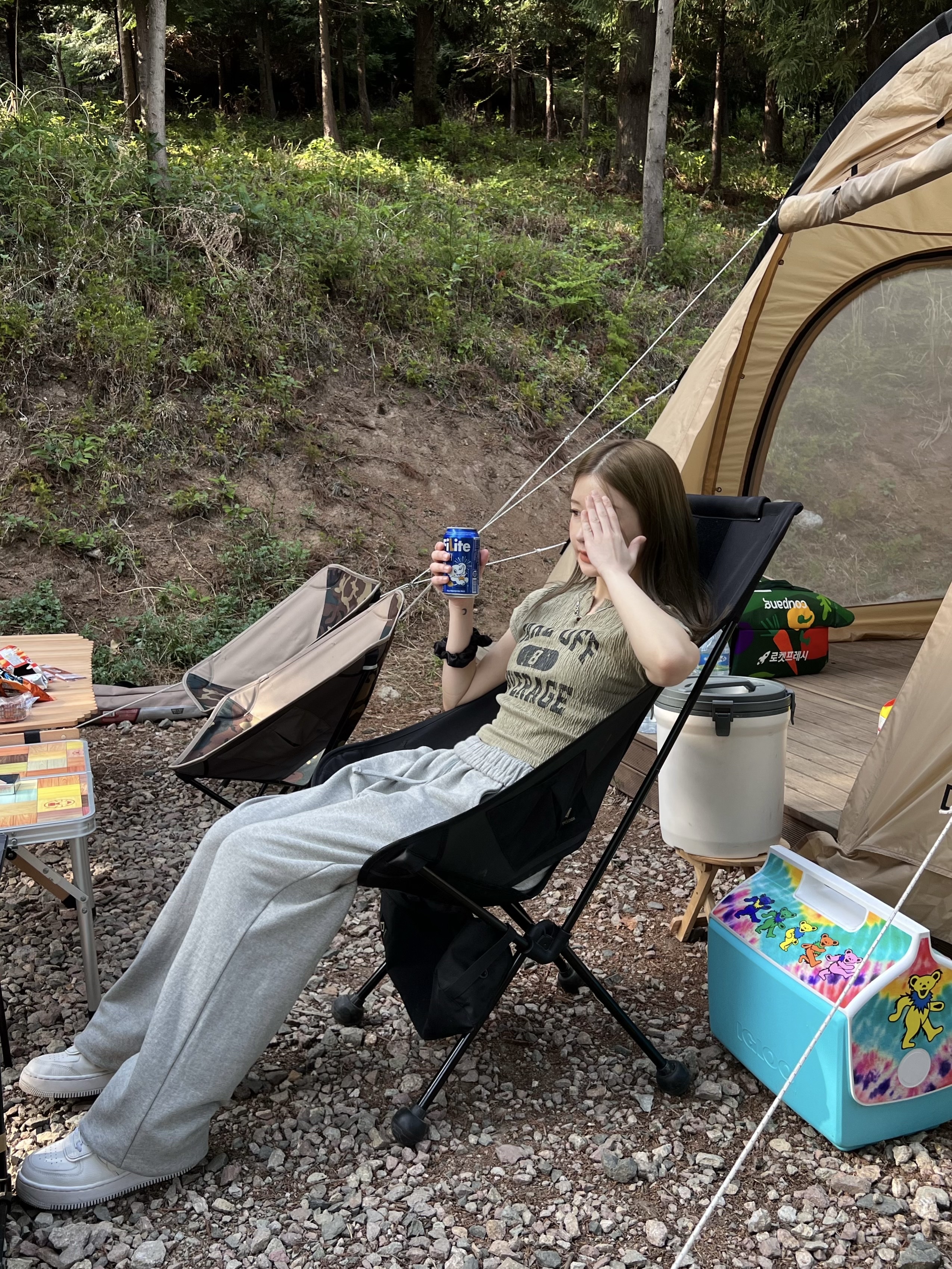 Helinox x Carhartt WIP Valiant 4 Tactical Chair, Helinox Tactical Sunset Chair Black 착용 스타일 - 1