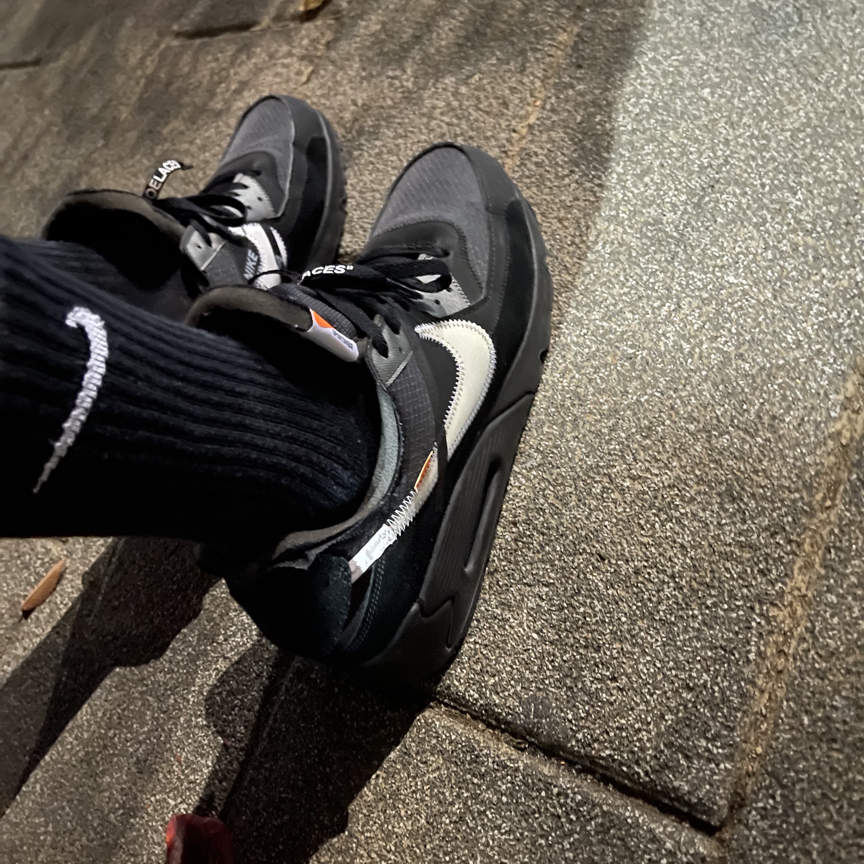 Nike x Off-White Air Max 90 V2 Black White 착용 스타일 - 3