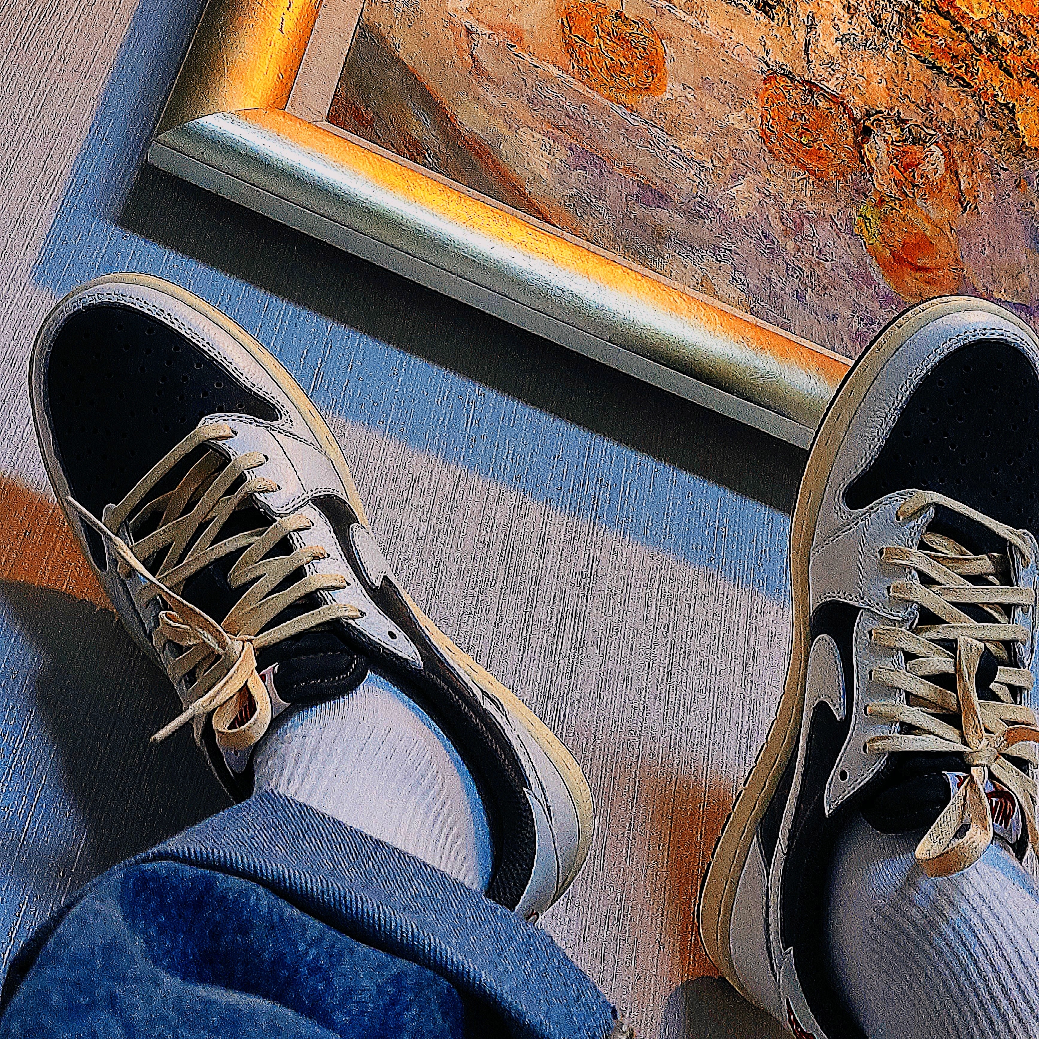 Jordan 1 x Travis Scott Retro Low OG SP Sail and Ridgerock, Thom Browne Milano Stitch 4-Bar Cardigan Medium Grey 착용 스타일 - 2