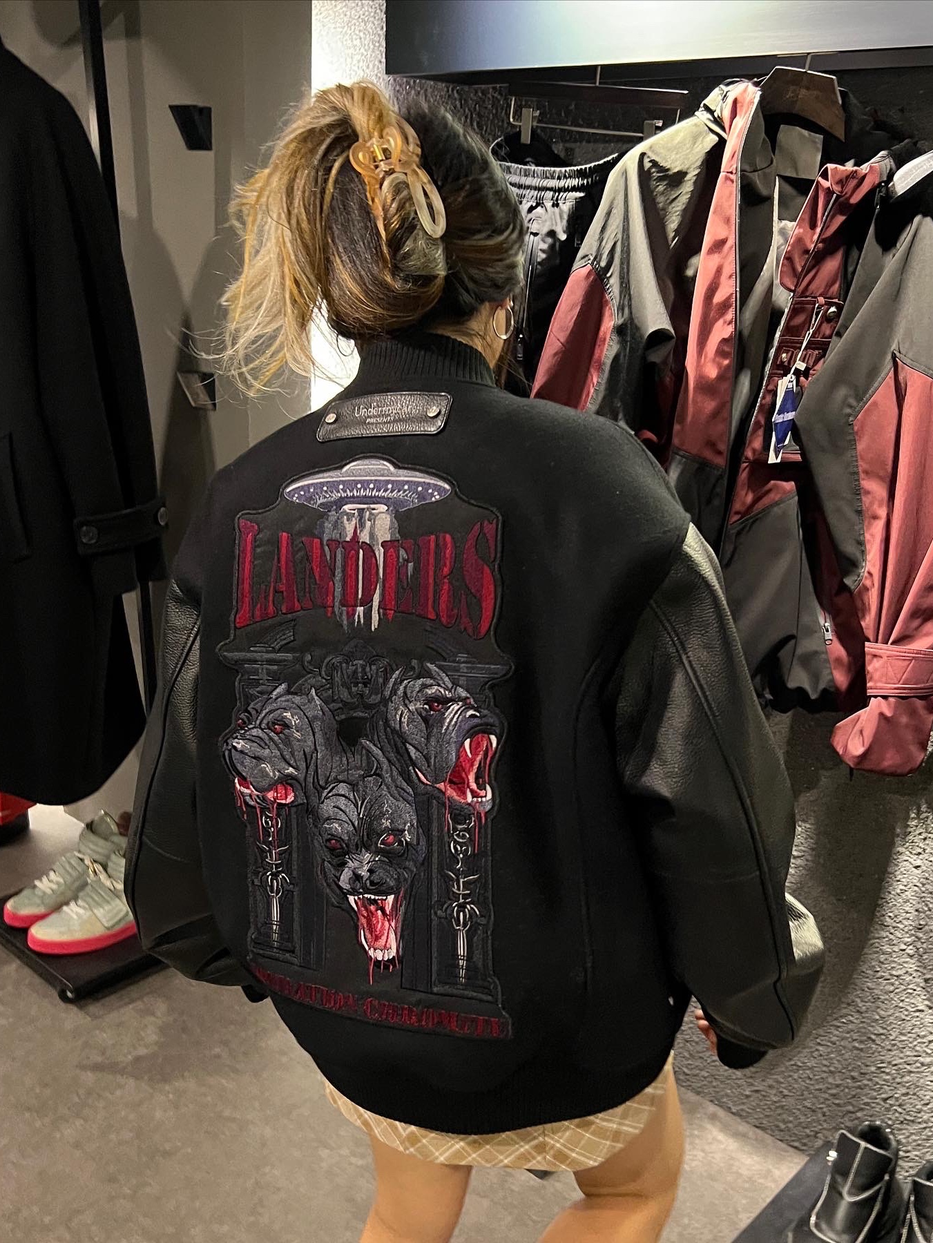 Undermycar Operation Chromite Kerberos Oversized Varsity Jacket Ox Blood - 22FW, Jordan 1 x Travis Scott x Fragment Retro High OG SP Military Blue 착용 스타일 - 4