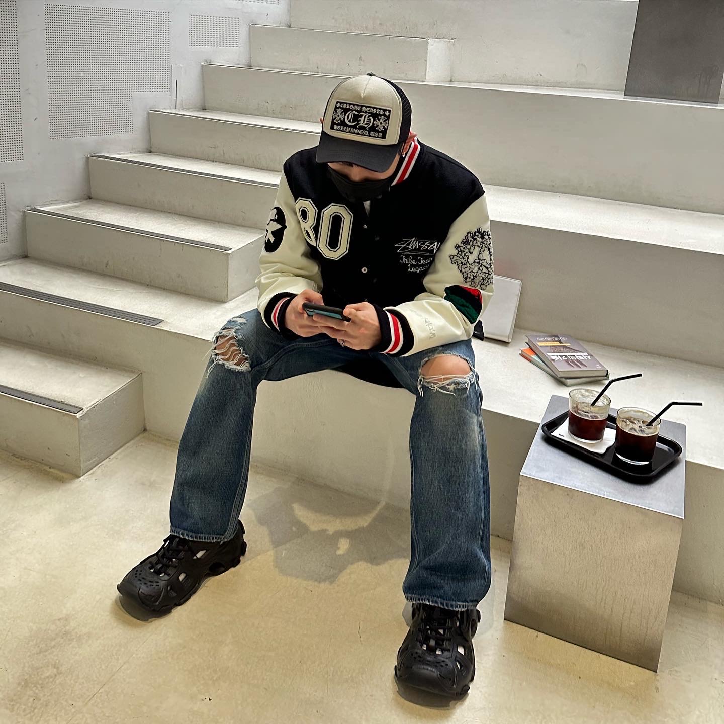 Stussy x Our Legacy x Denim Tears TTL Varsity Jacket Black 착용 스타일 - 2