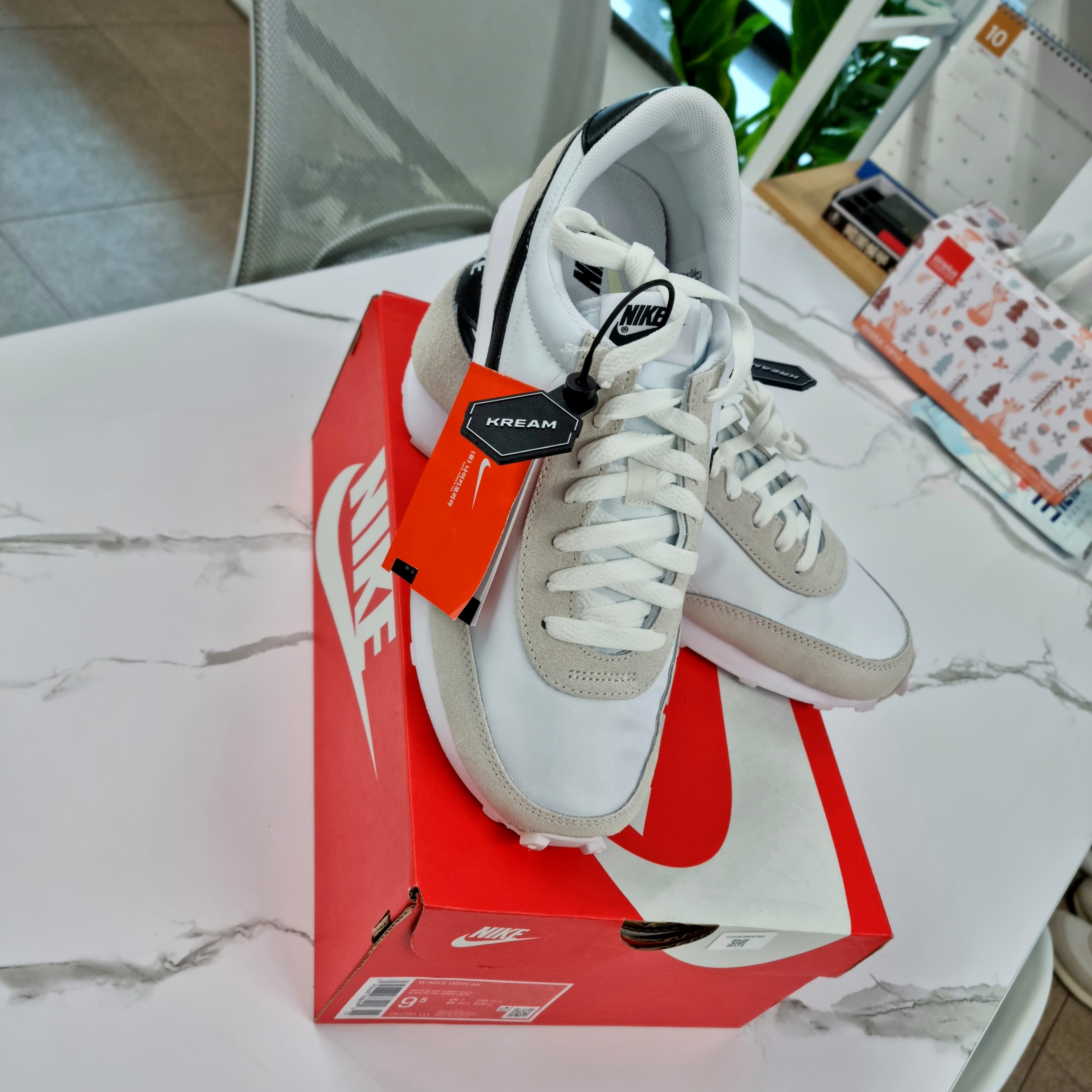 (W) Nike Daybreak Summit White Black 착용 스타일 - 1