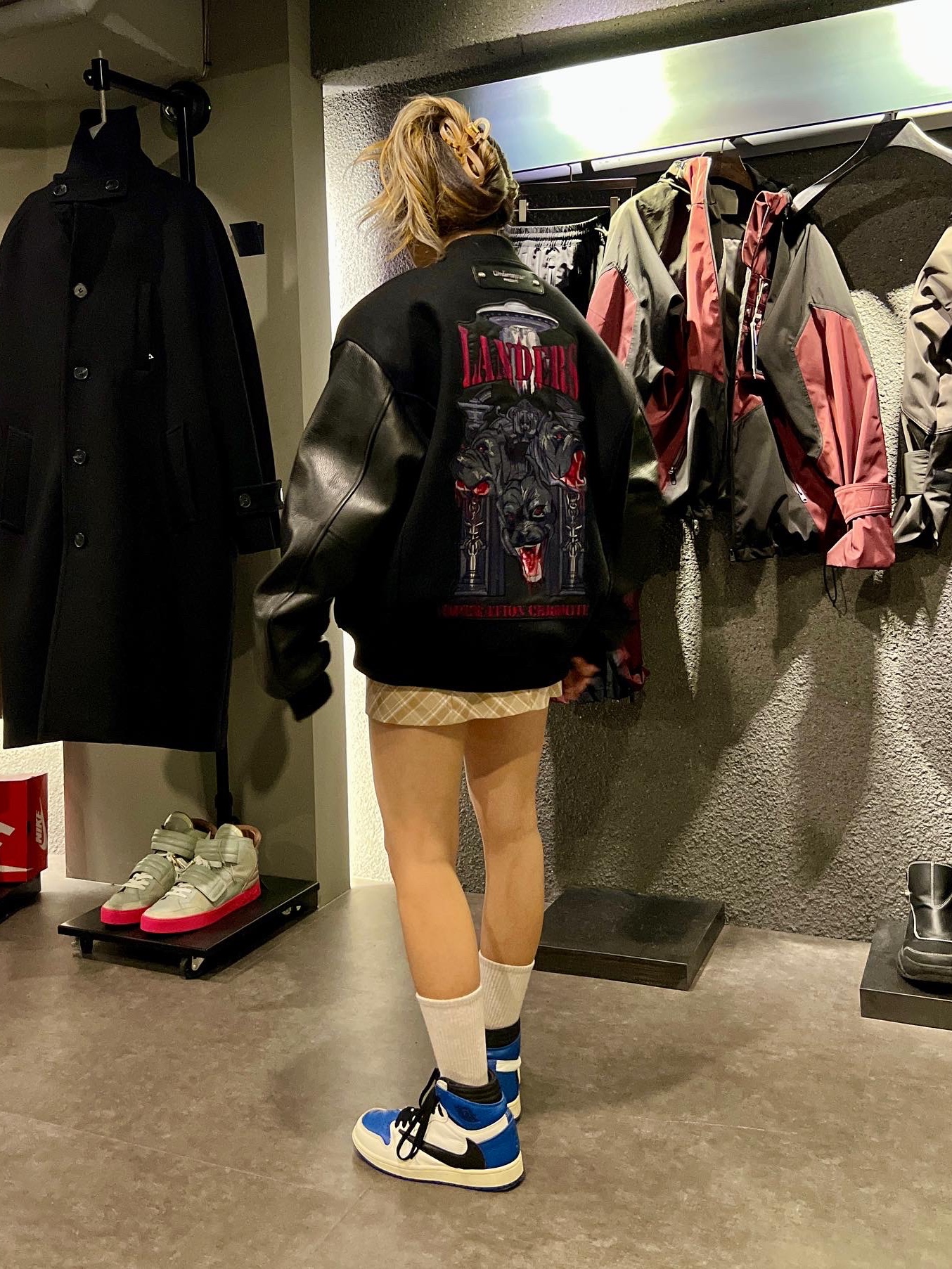 Undermycar Operation Chromite Kerberos Oversized Varsity Jacket Ox Blood - 22FW, Jordan 1 x Travis Scott x Fragment Retro High OG SP Military Blue 착용 스타일 - 1