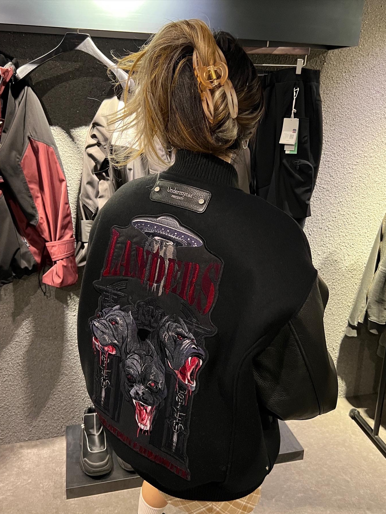 Undermycar Operation Chromite Kerberos Oversized Varsity Jacket Ox Blood - 22FW, Jordan 1 x Travis Scott x Fragment Retro High OG SP Military Blue 착용 스타일 - 5