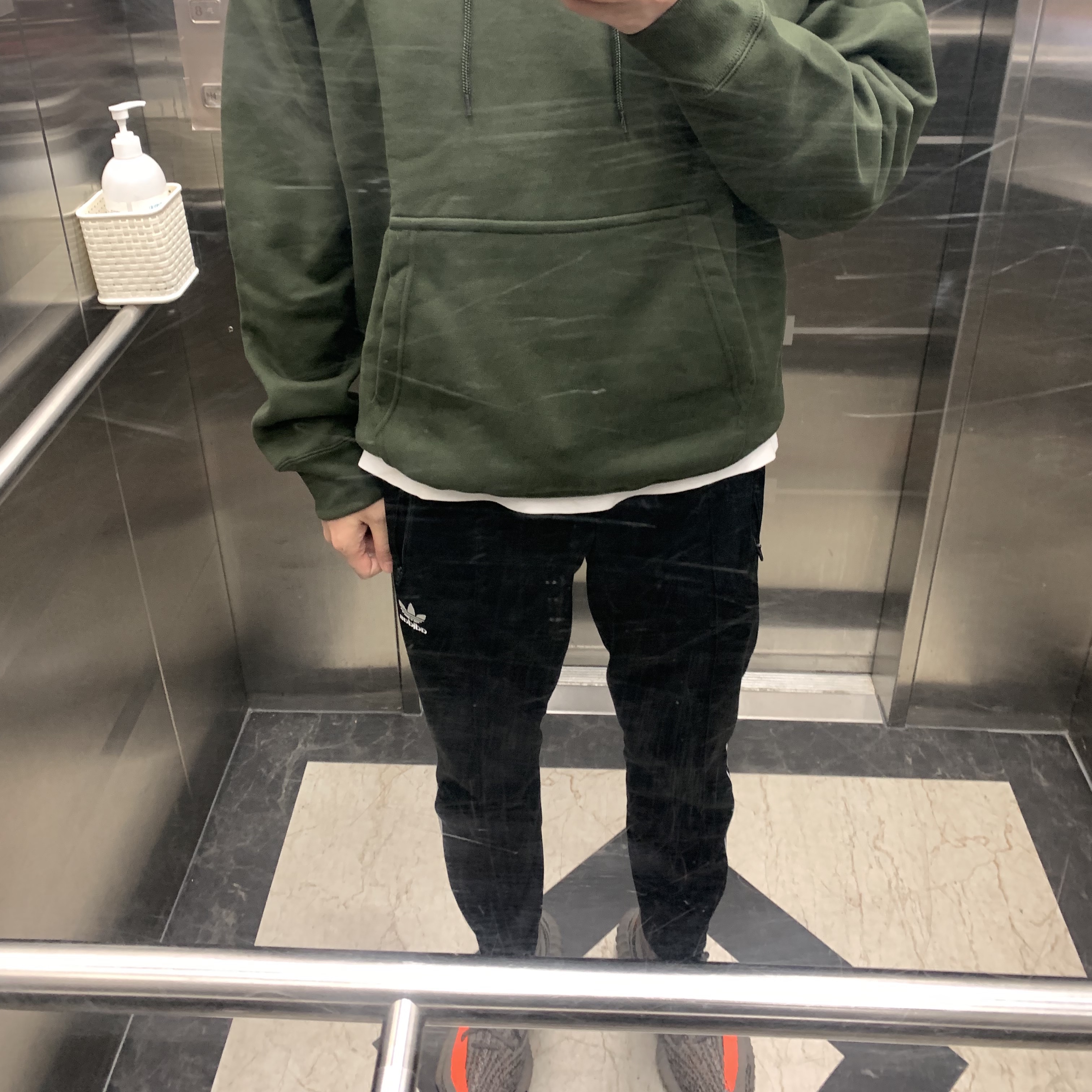 Nike x Billie Eilish NRG Fleece Hoodie Sequoia - Asia, Adidas Yeezy Boost 350 V2 Beluga - Reflective 착용 스타일