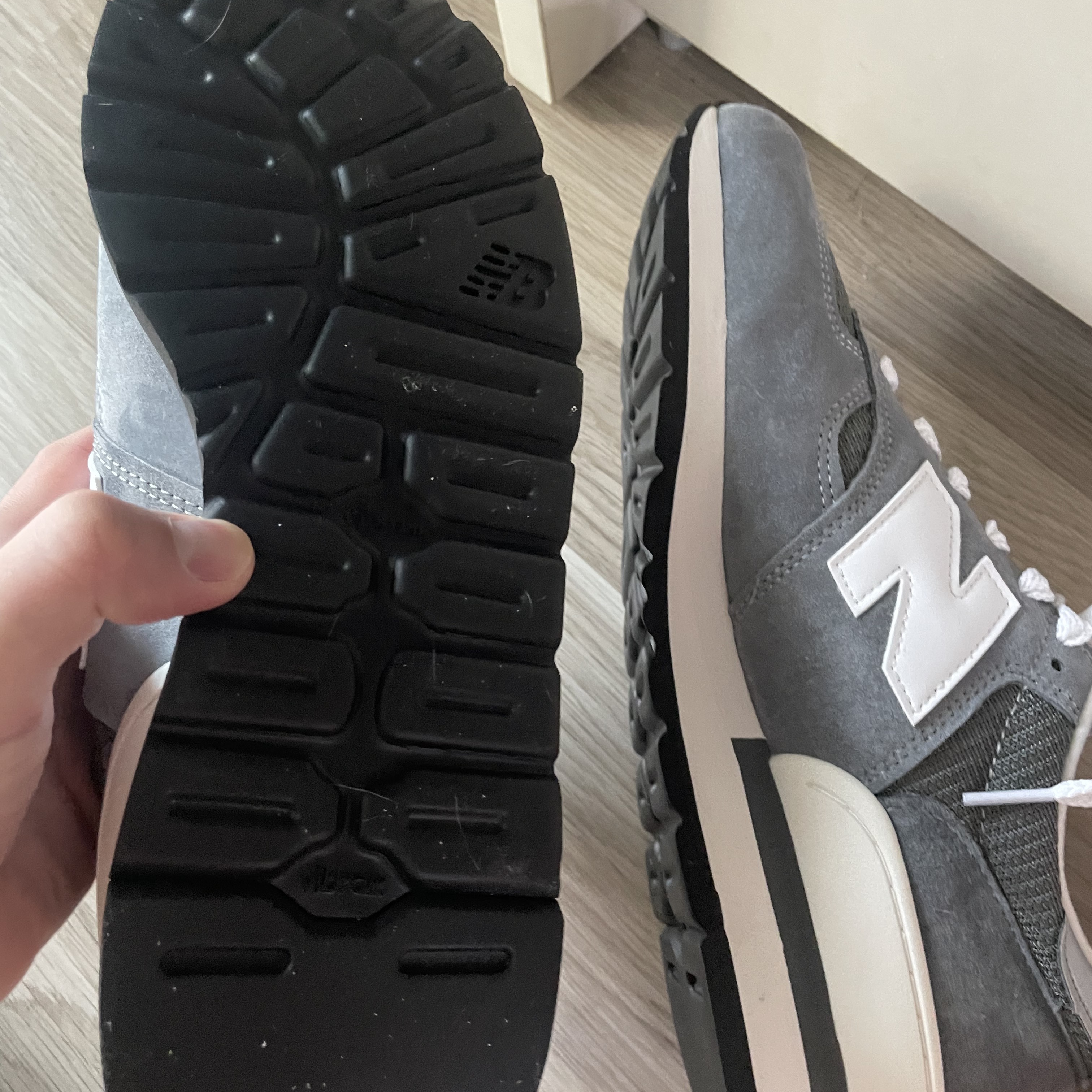 New Balance 990v1 Made in USA Grey White 착용 스타일